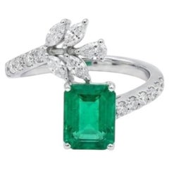 Natural Emerald 1.92ct & Diamond 0.69ct Ring in 18k Gold, India
