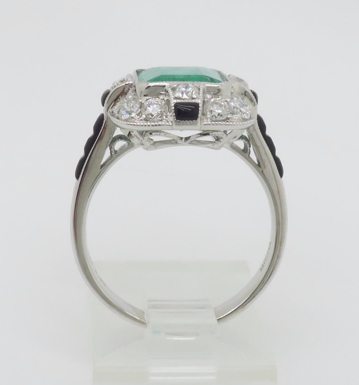 Natürlicher Smaragd & Diamantring aus 18k Weißgold im Angebot 9