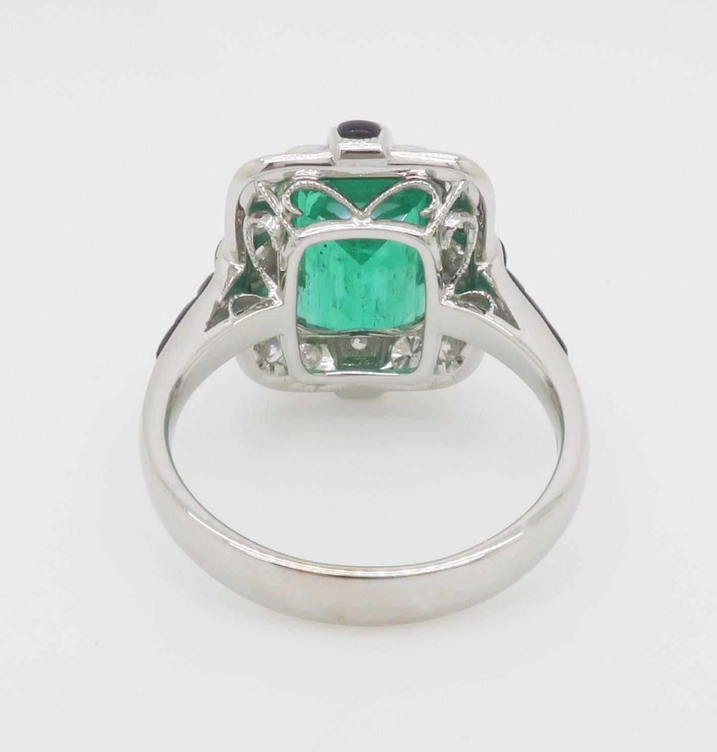 Natürlicher Smaragd & Diamantring aus 18k Weißgold im Angebot 13