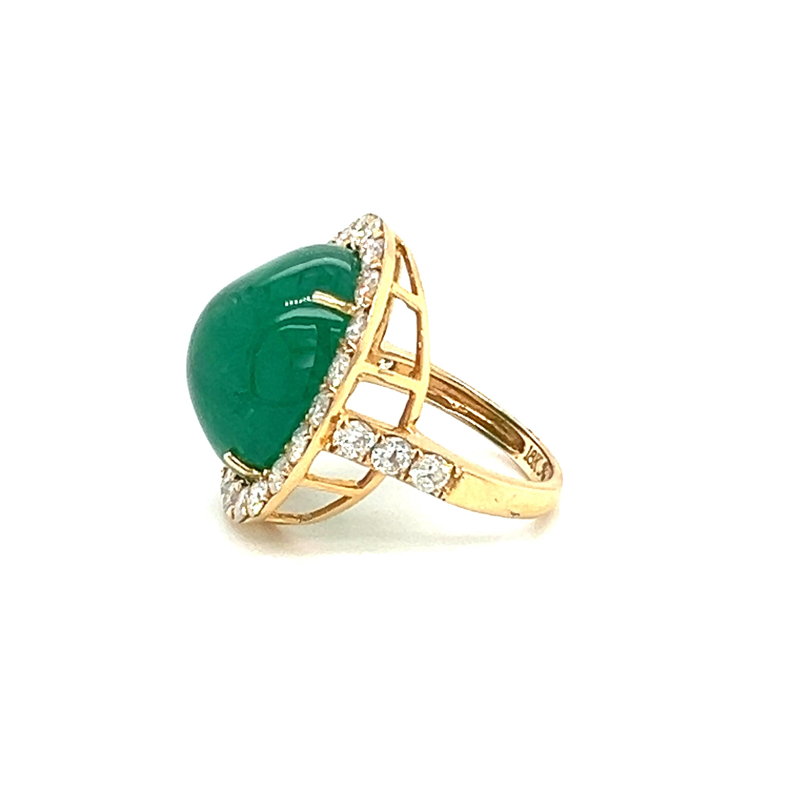 Natural Emerald Diamond ring set in 18-kt gold In New Condition For Sale In New York, NY