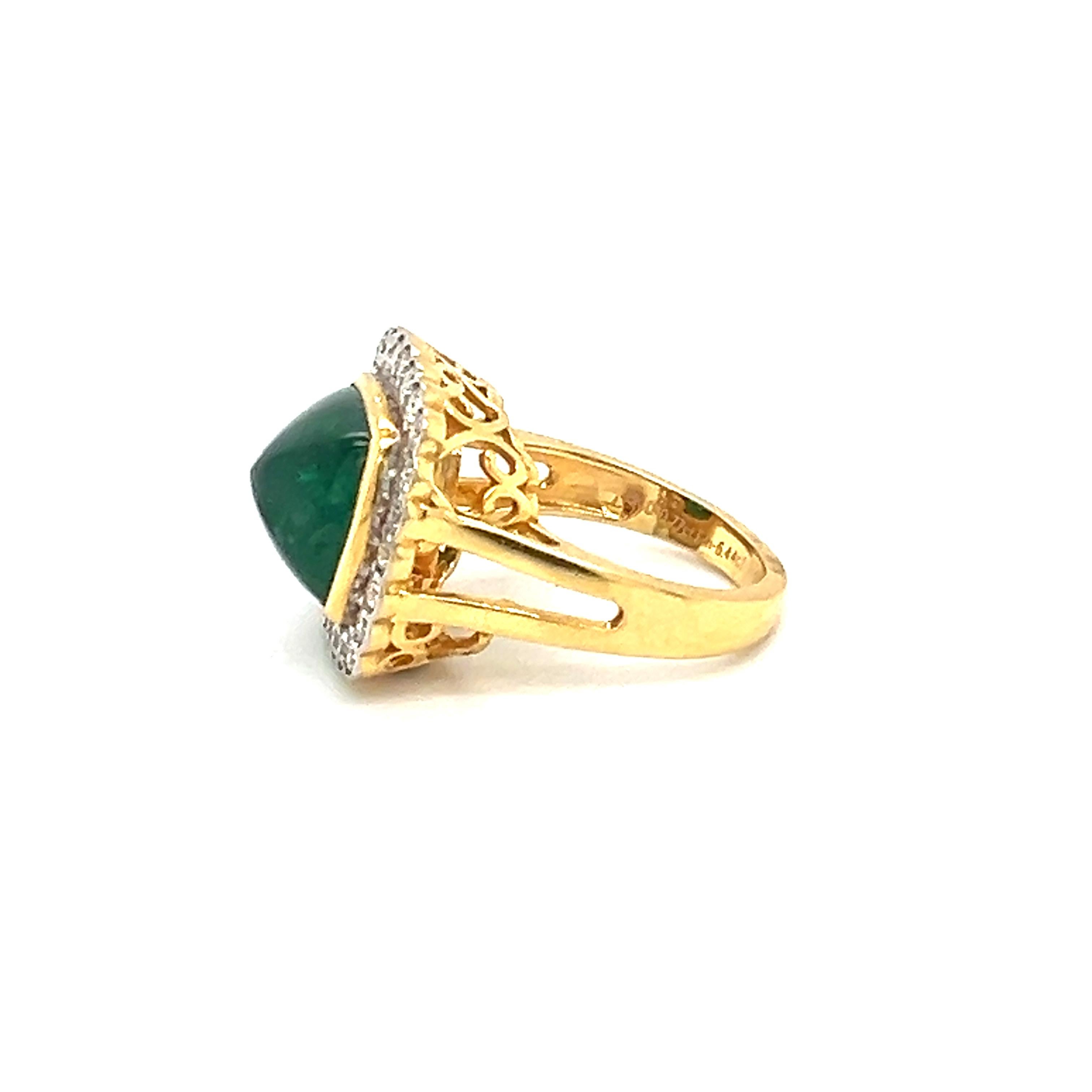 Natural Emerald Diamond ring set in 18-kt gold For Sale 1