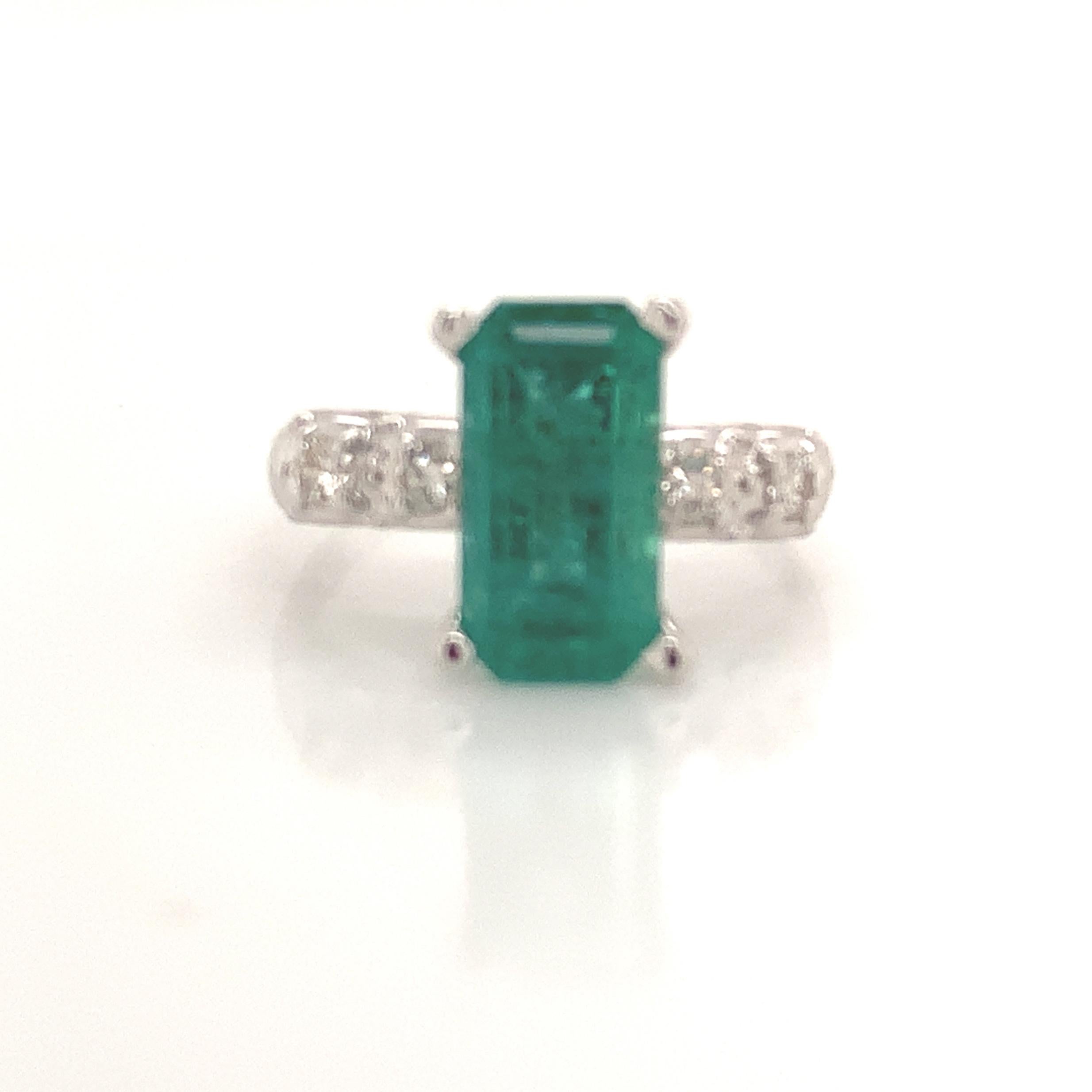 Natural Emerald Diamond Ring 14Karat Gold 2.95 TCW Certified In New Condition For Sale In Brooklyn, NY