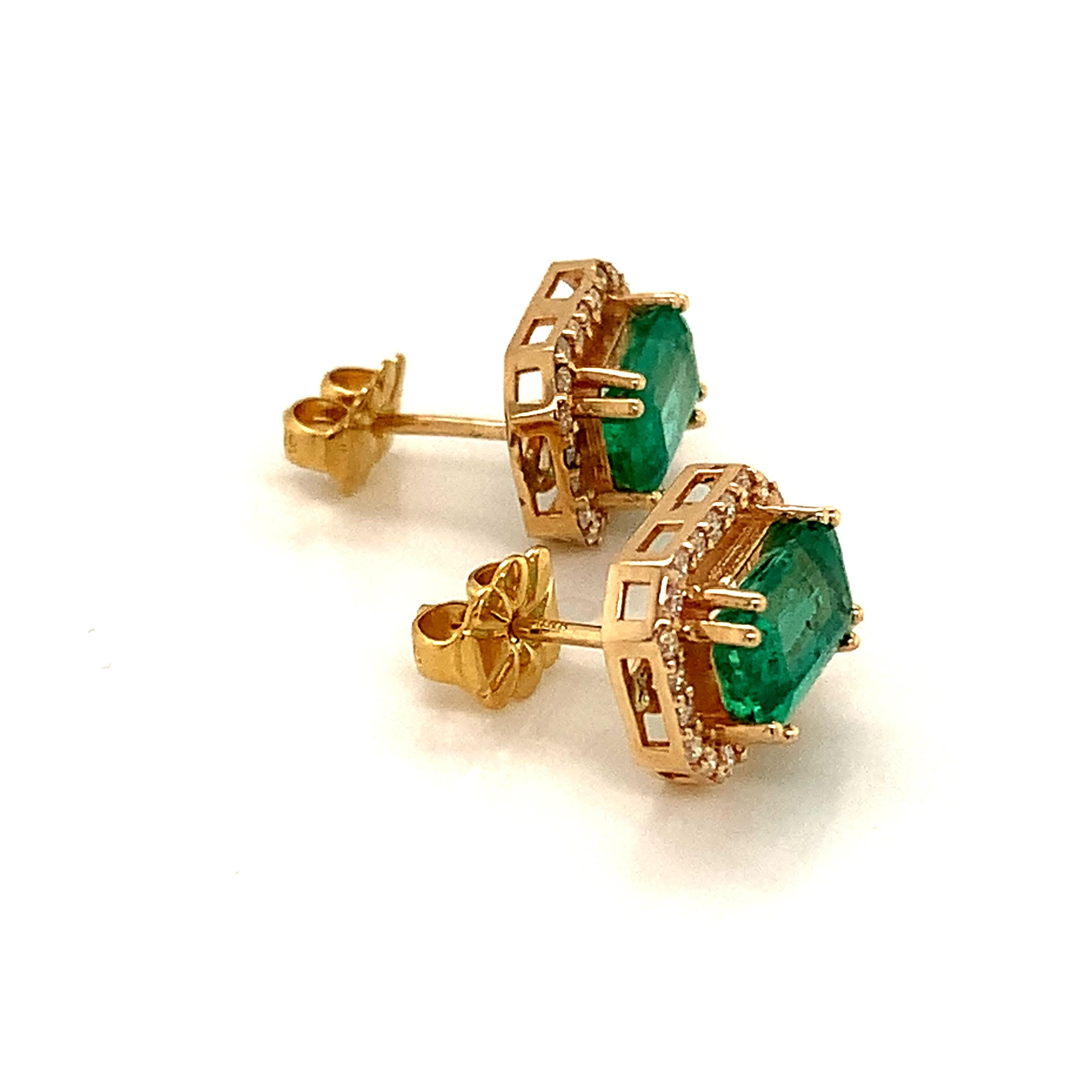 Donna Orecchini con diamante smeraldo naturale in oro 14k Y 1,85 TCW certificati in vendita