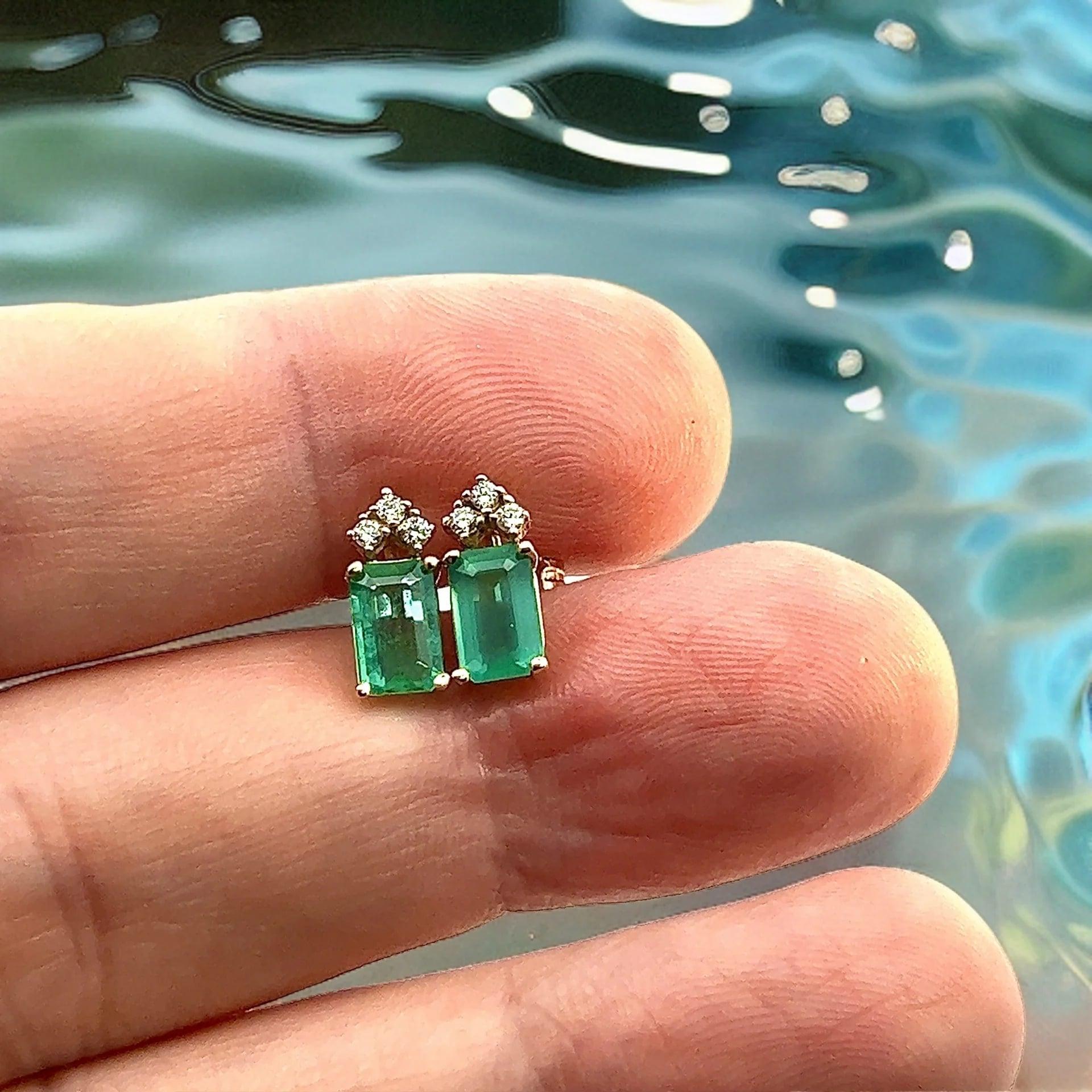 Women's Natural Emerald Diamond Stud Earrings 14k Yellow Gold 1.59 TCW Certified For Sale