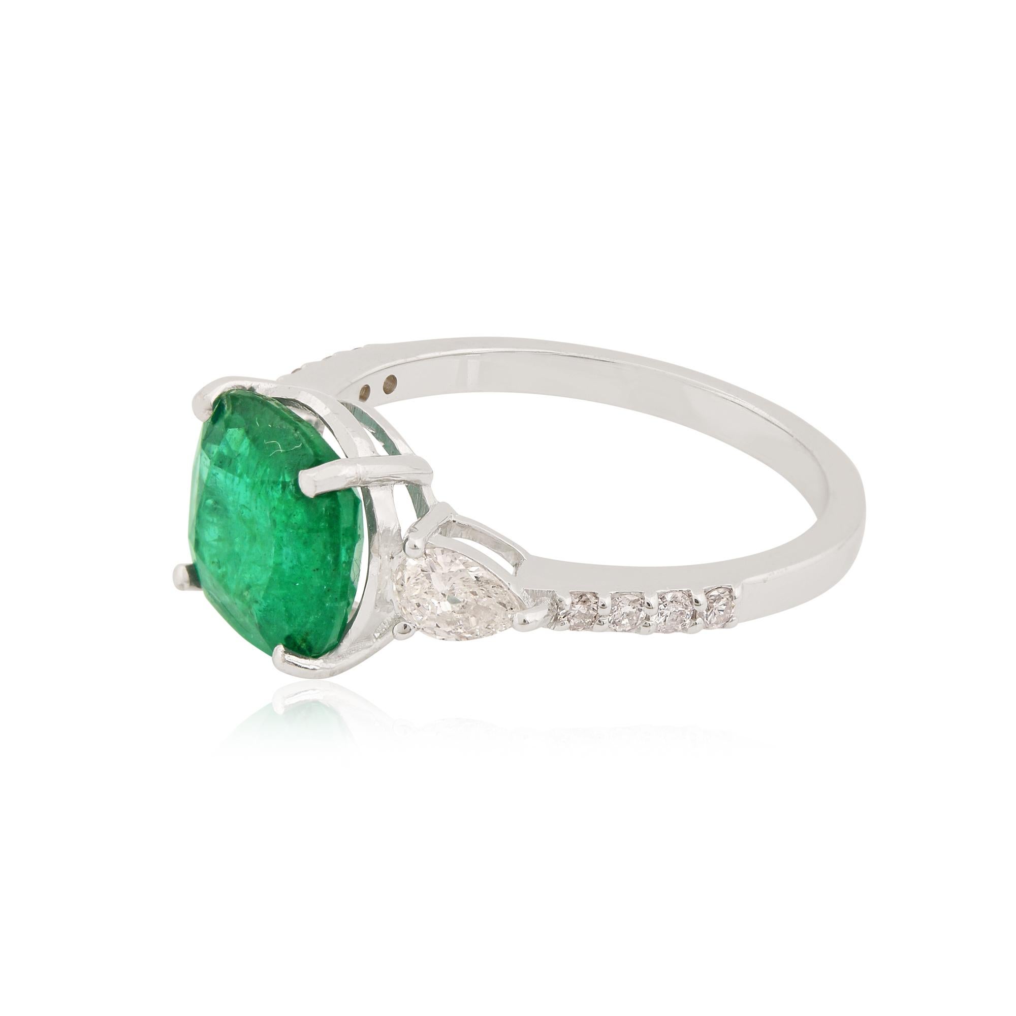 En vente :  Nature Emerald Diamond Three Stone Engagement Ring 14 Karat White Gold (bague de fiançailles à trois pierres en émeraude naturelle) 4
