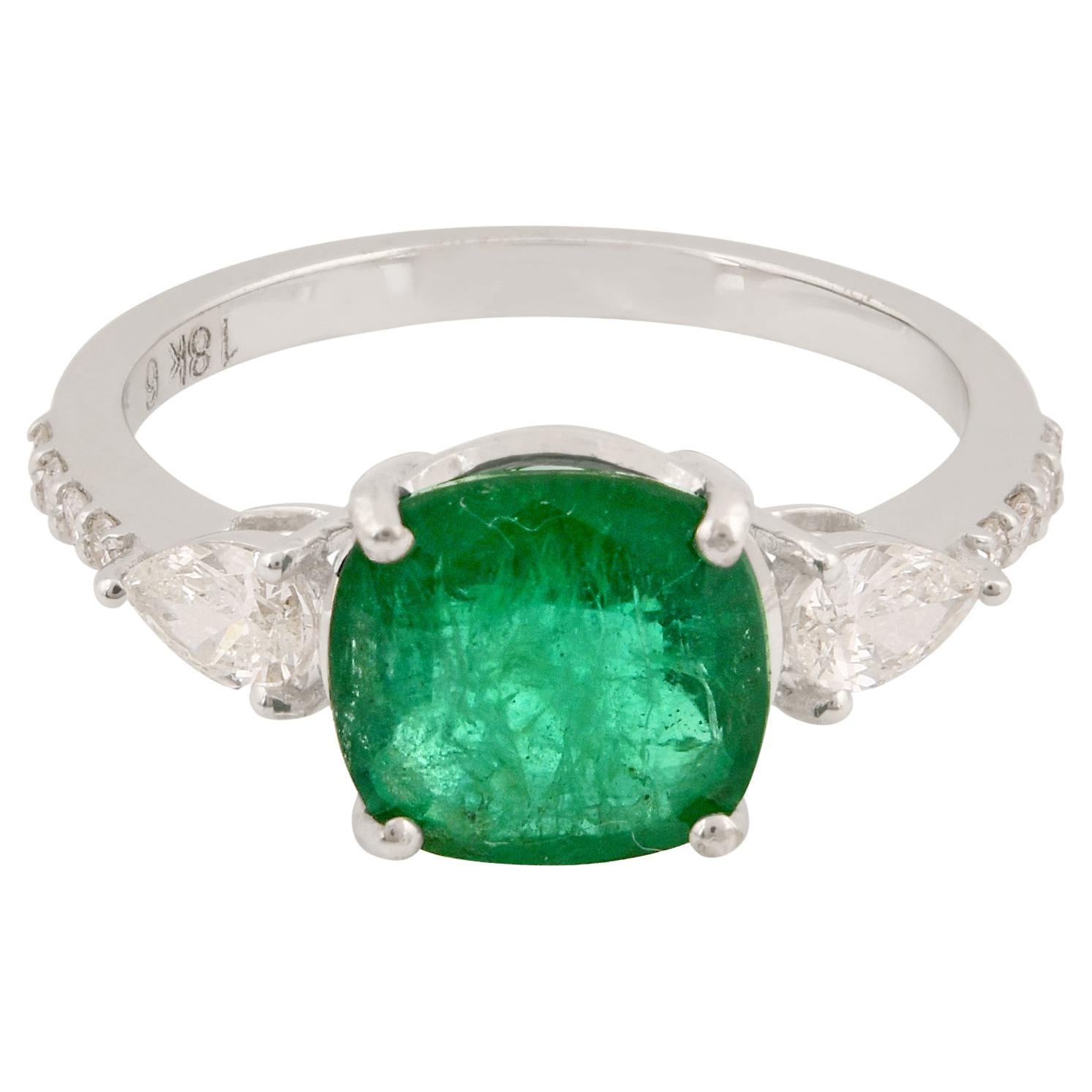 Im Angebot: Natürlicher Smaragd Diamant Drei Stein Stil Verlobungsring Massiv 18k Weißgold ()