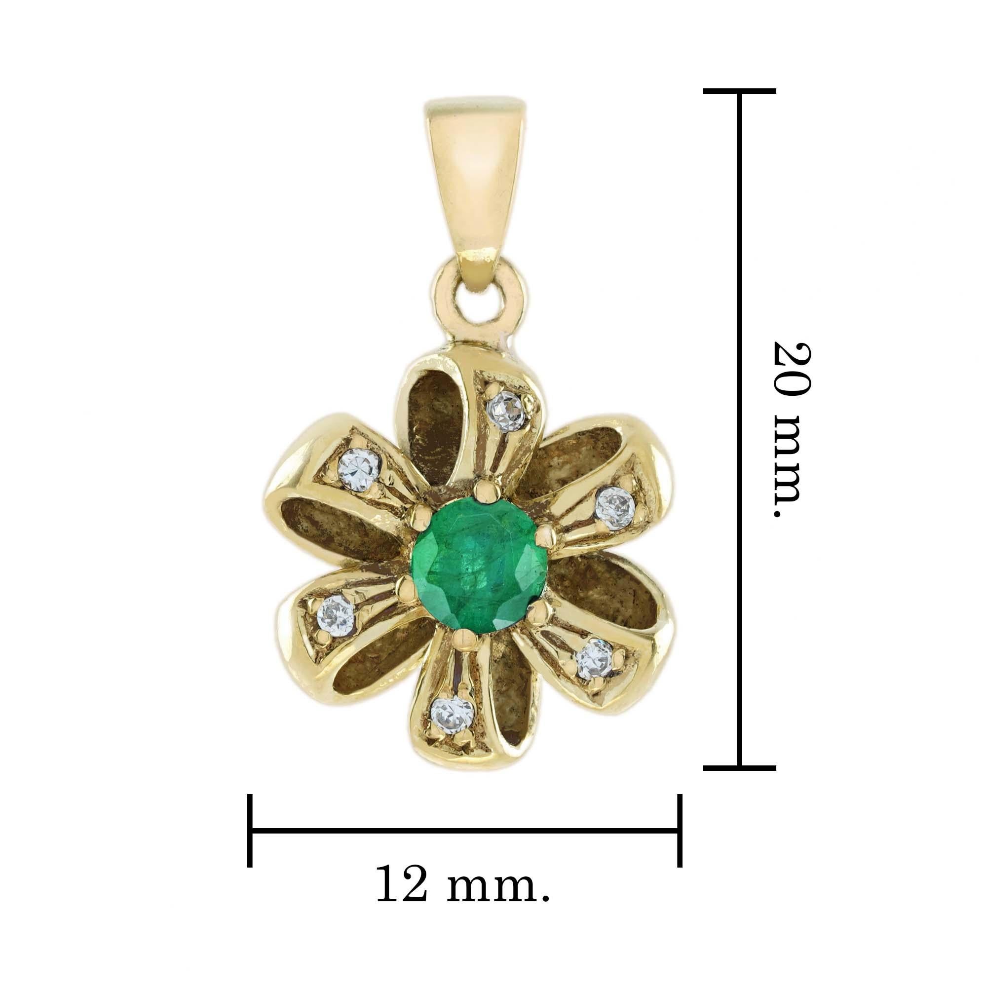 Natural Emerald Diamond Vintage Style Floral Pendant in 9K Yellow Gold In New Condition For Sale In Bangkok, TH