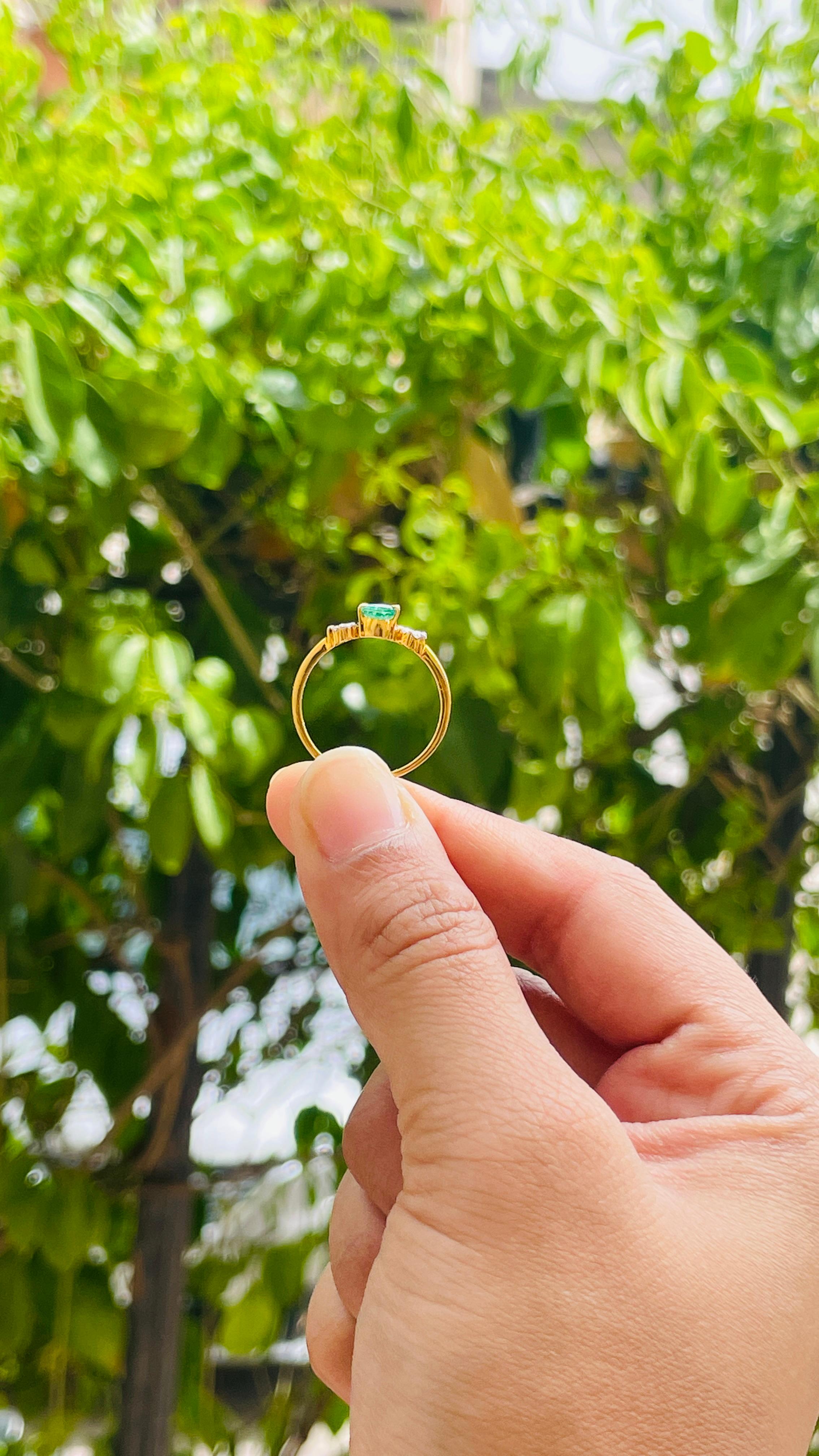 For Sale:  Natural Emerald Diamond Wedding Ring for Women in 18k Solid Yellow Gold 12