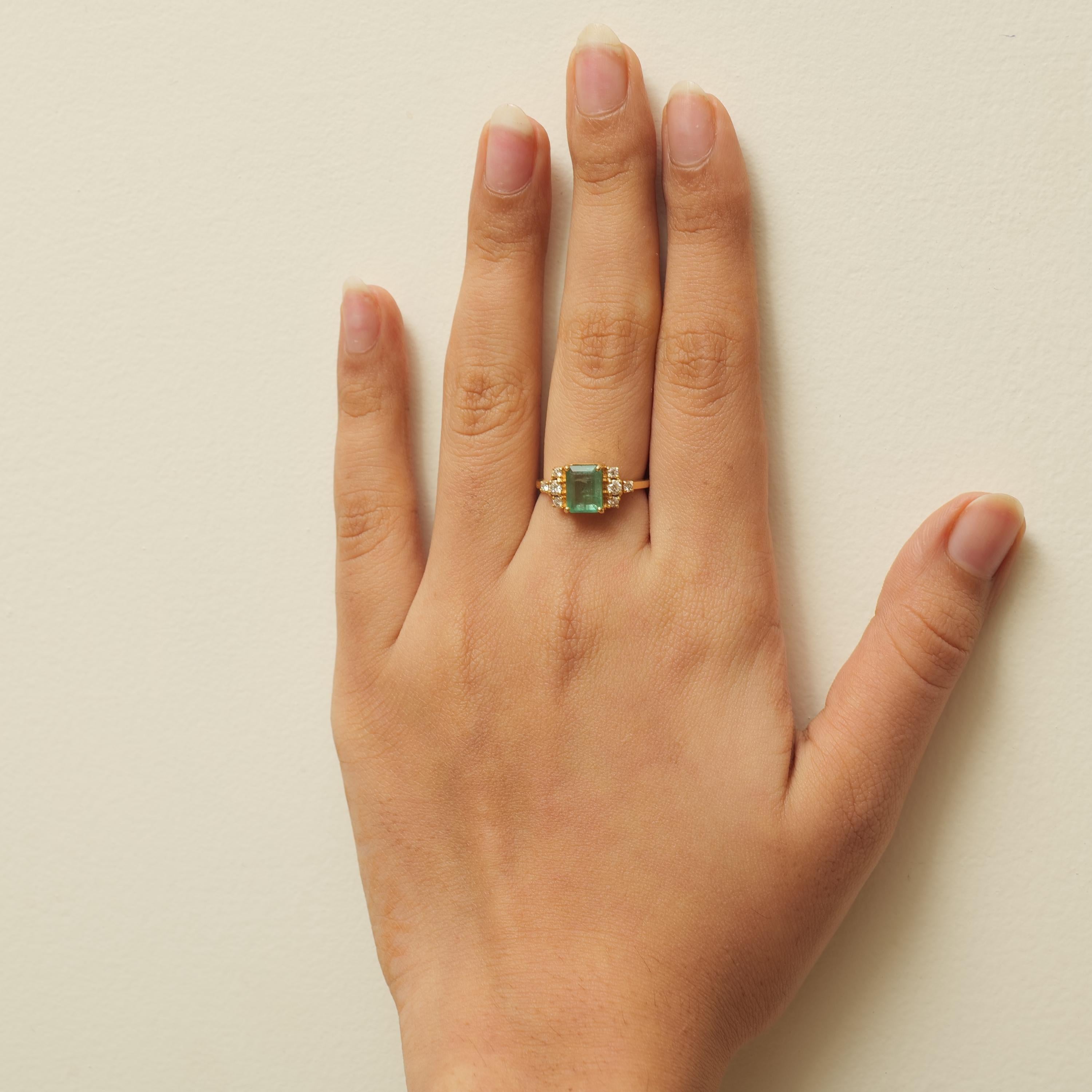 Art Déco Anello nuziale con diamante smeraldo naturale in oro massiccio 14K (certificato) in vendita