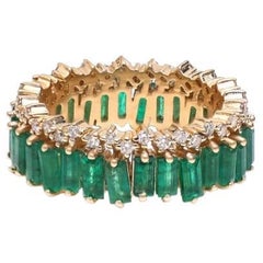 Natural emerald diamond zig zag eternity band ring in 18k gold