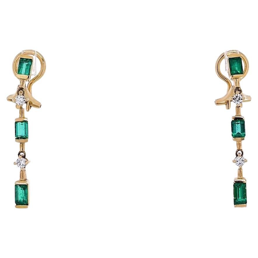 Orecchini a goccia con smeraldo naturale e chiusura a clip in oro 14k