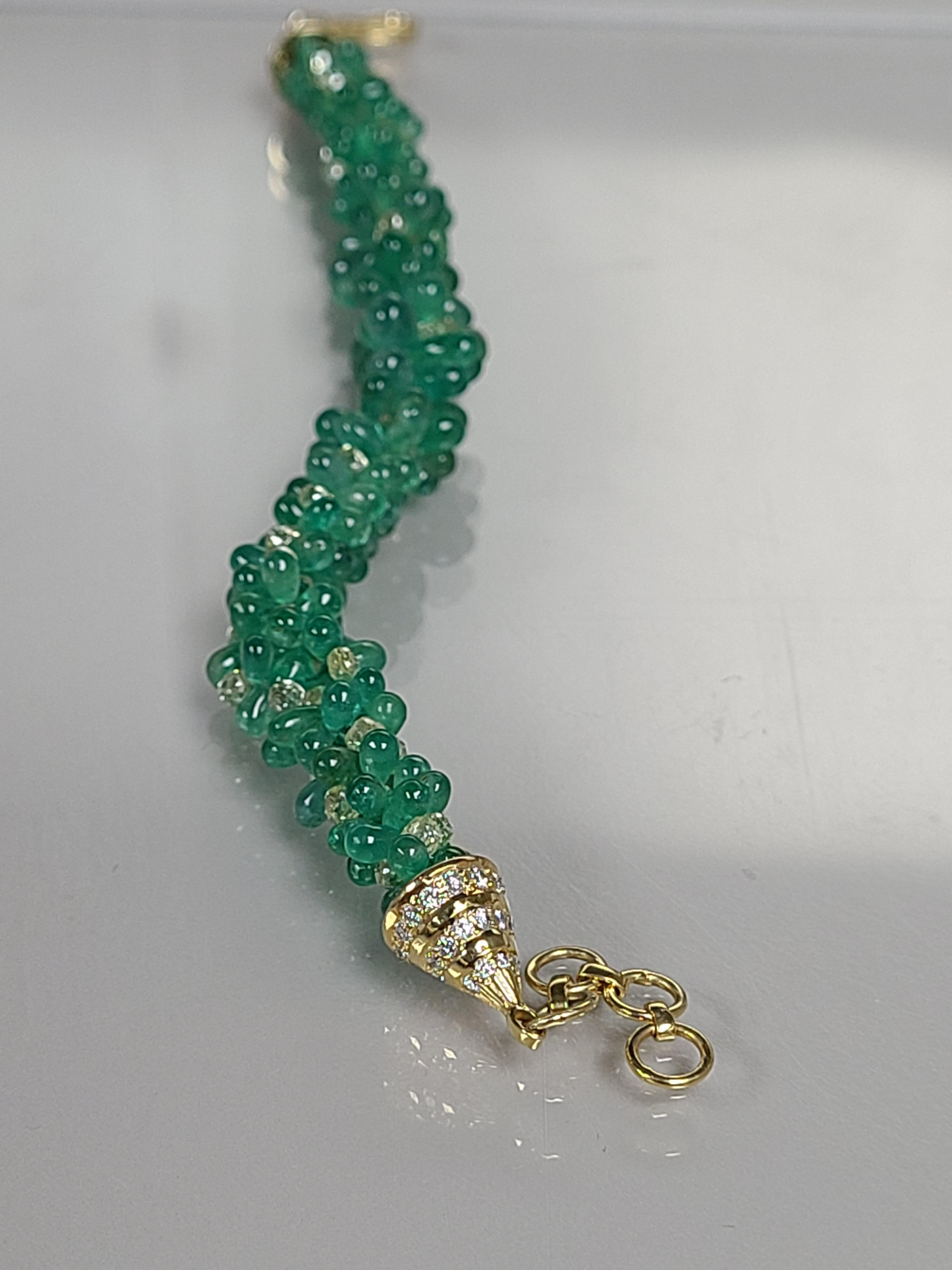 Modern Natural Emerald Drops Bracelet in 18 Karat Gold with Diamond Briolette