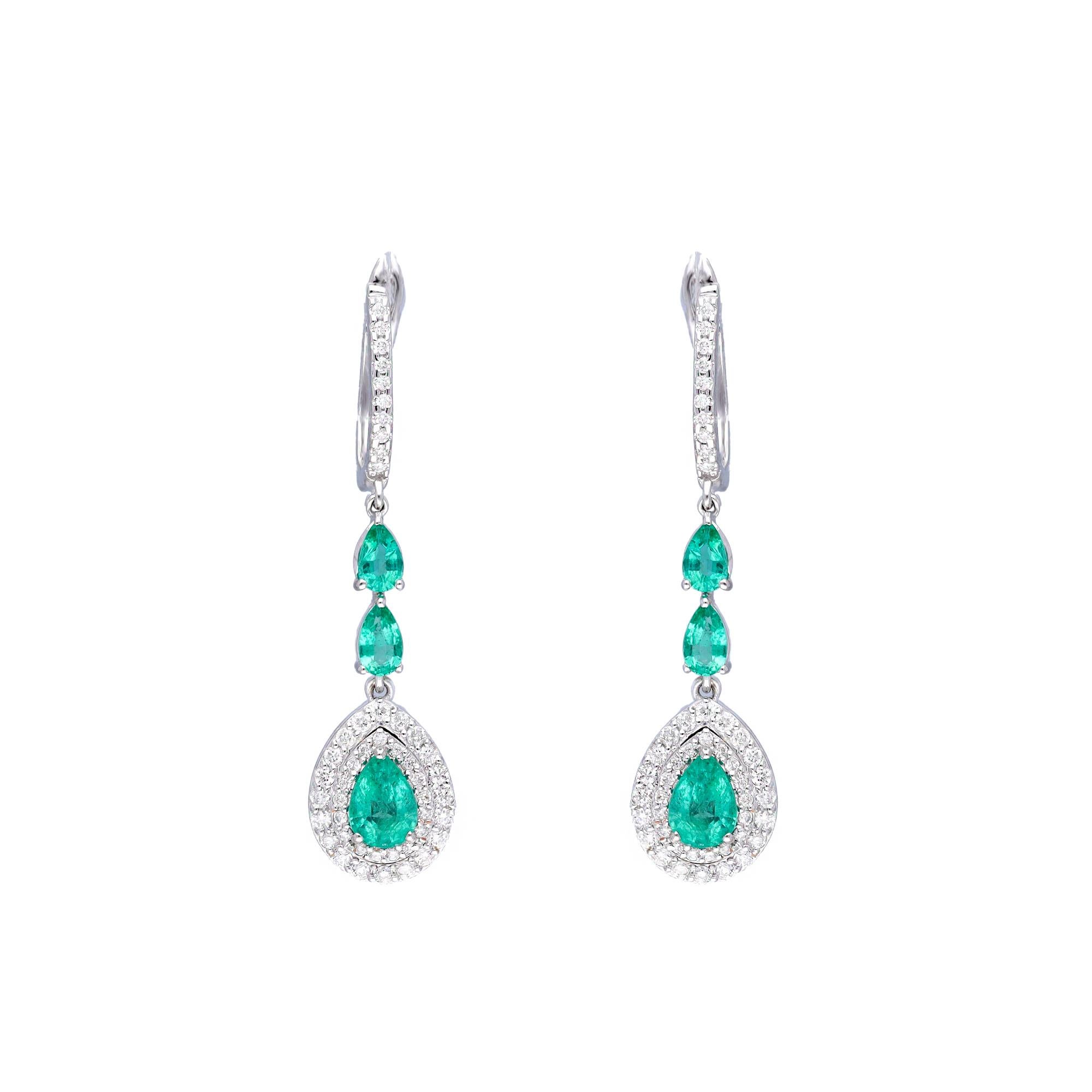 Dies ist ein natürlicher Smaragd-Ohrring mit Diamant in 18 Karat Gold. Der Smaragd sind sehr hohe Qualität und sehr gute Qualität Diamanten die Klarheit ist vsi und G Farbe


Smaragd : 1,82 Karat
Diamant : 0,73 Karat
Gold : 6,23 g

Dies ist ein
