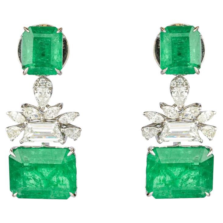 Natürlicher Smaragd-Ohrring mit Diamanten aus 18 Karat Gold