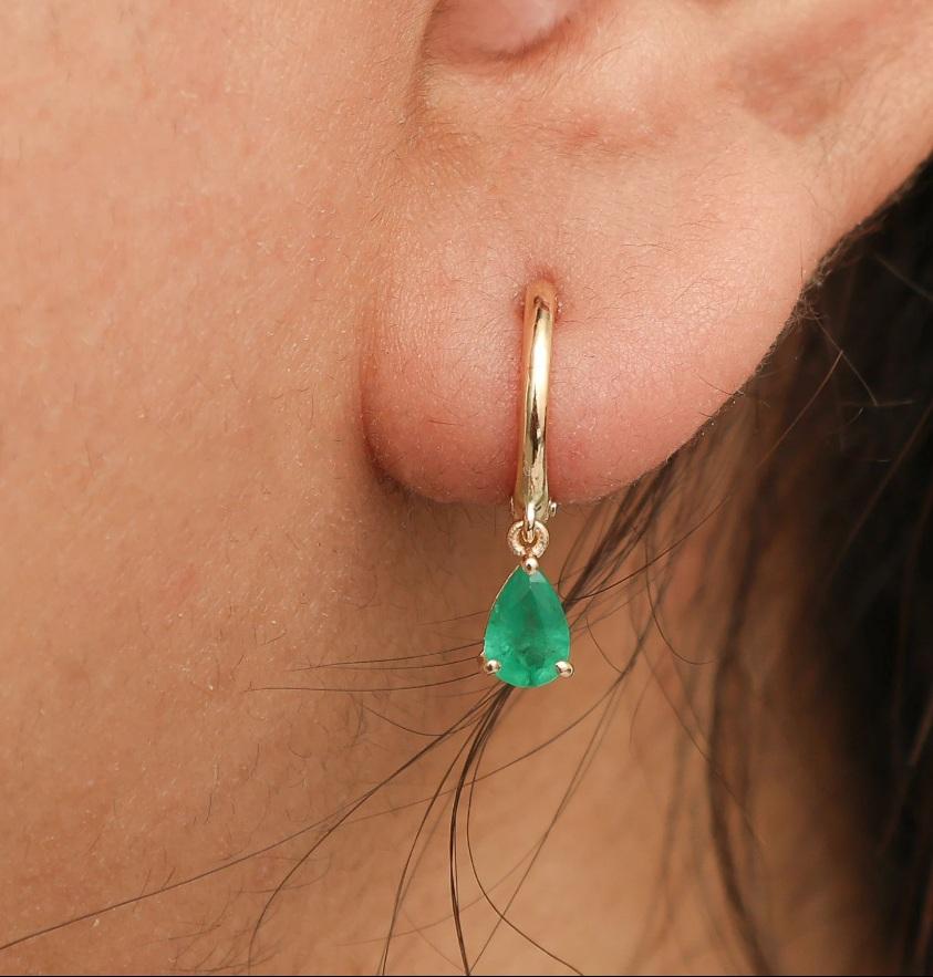Pendientes de esmeralda natural en oro de 18 quilates Corte Asscher en venta