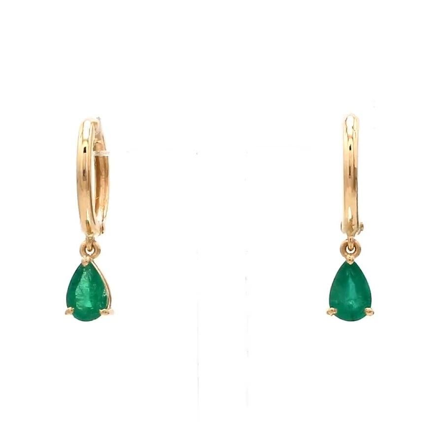 Pendientes de esmeralda natural en oro de 18 quilates en venta 4