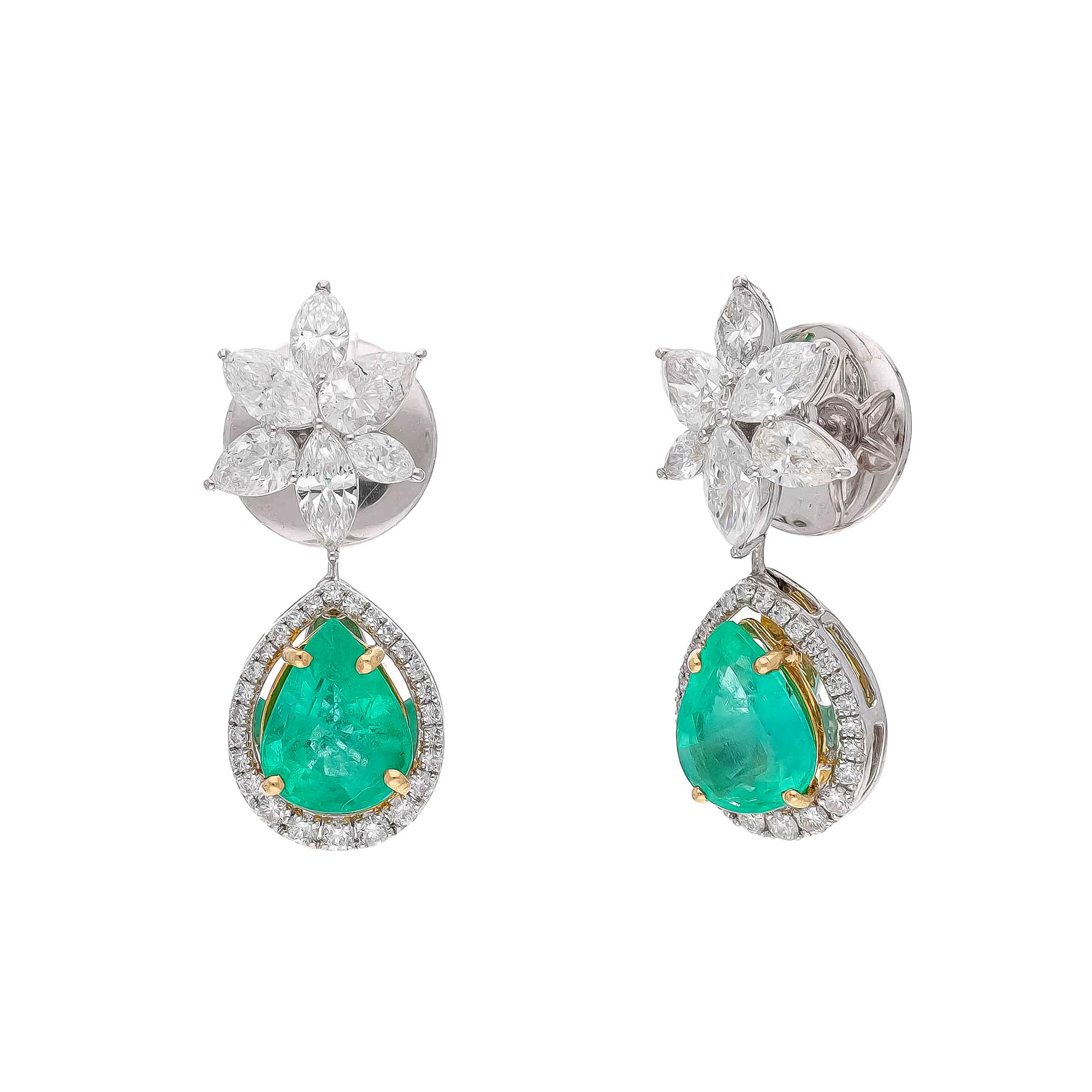 Diamonds: 2.34 carats
Emerald : 2.93 carats
18k Gold : 6.53 GMs
Beautiful dangle earring
All large pear shape diamonds are making a flower stud from which hangs a pear shape natural Zambian emerald.
The emerald is surrounded by brilliant cut