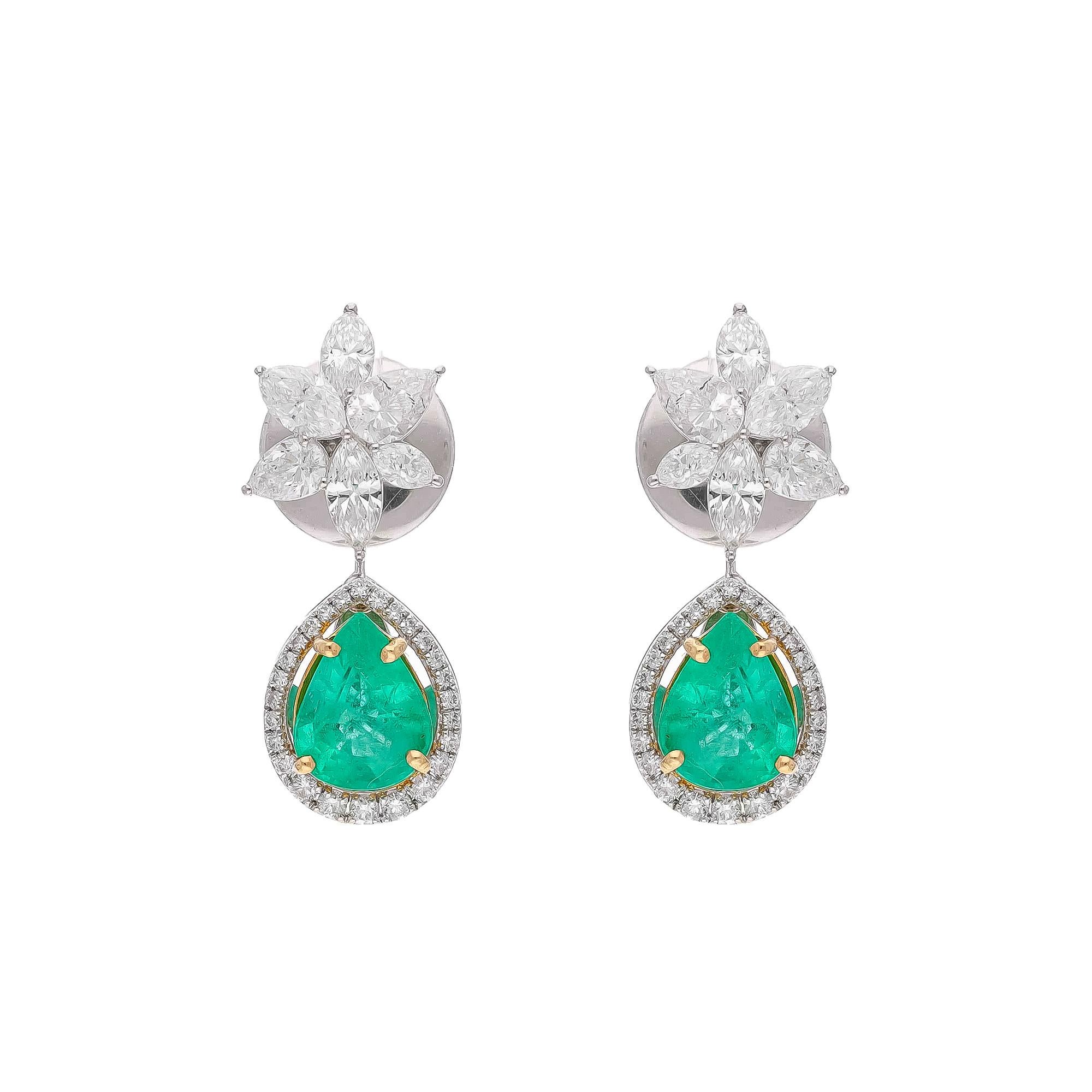 Natural Emerald Earrings with Diamonds in 18k Gold For Sale 1