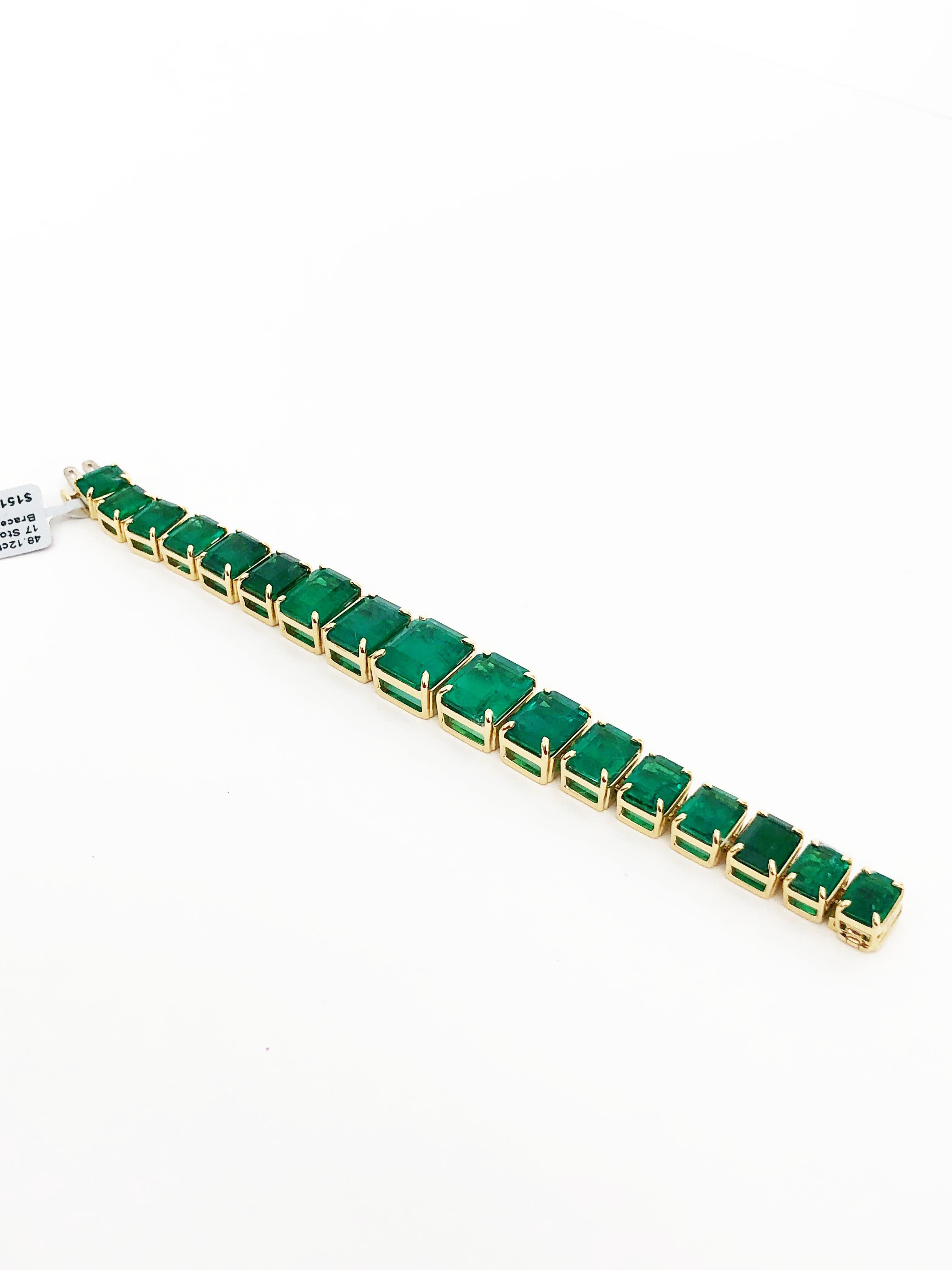 Natural Emerald Cut Bracelet in 18 Karat Yellow Gold In New Condition In Los Angeles, CA