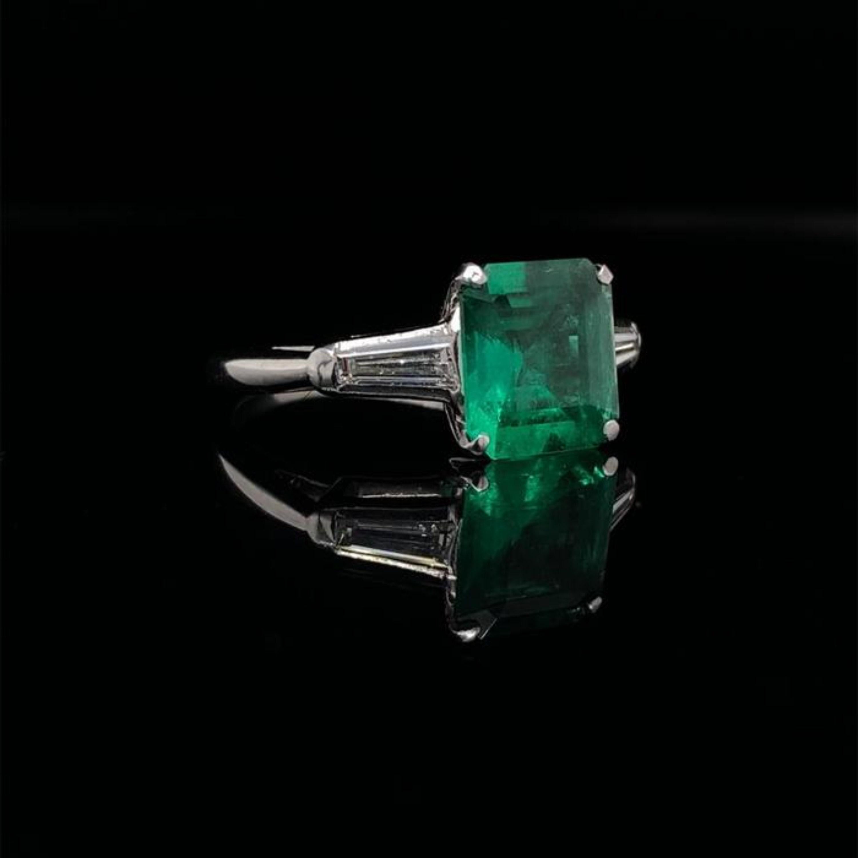 For Sale:  Natural Emerald Engagement Ring, 18K Gold Unique Emerald Wedding Ring 3