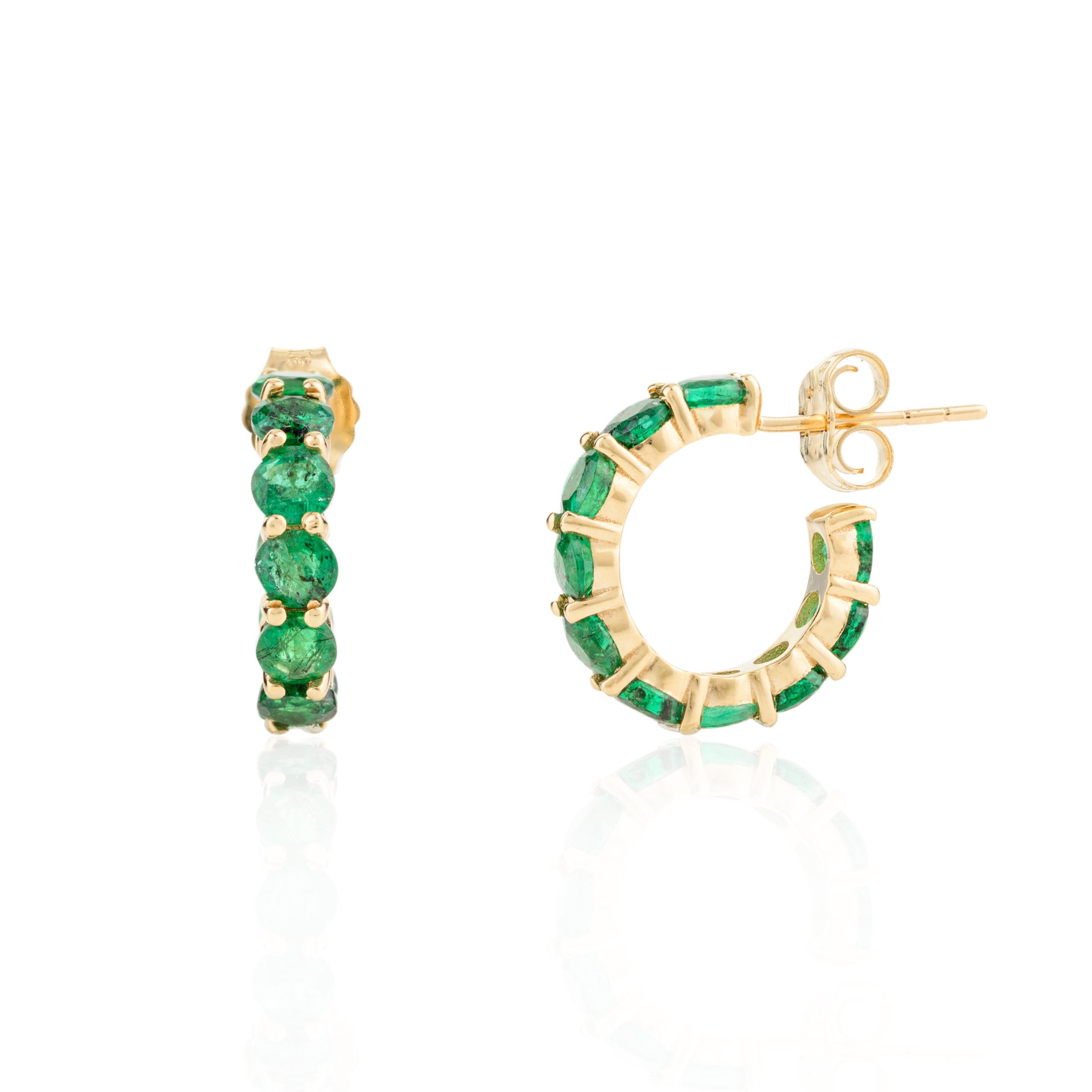 Round Cut Natural Emerald Everyday Huggie Hoop Earrings Made in 18k Solid Yellow Gold For Sale