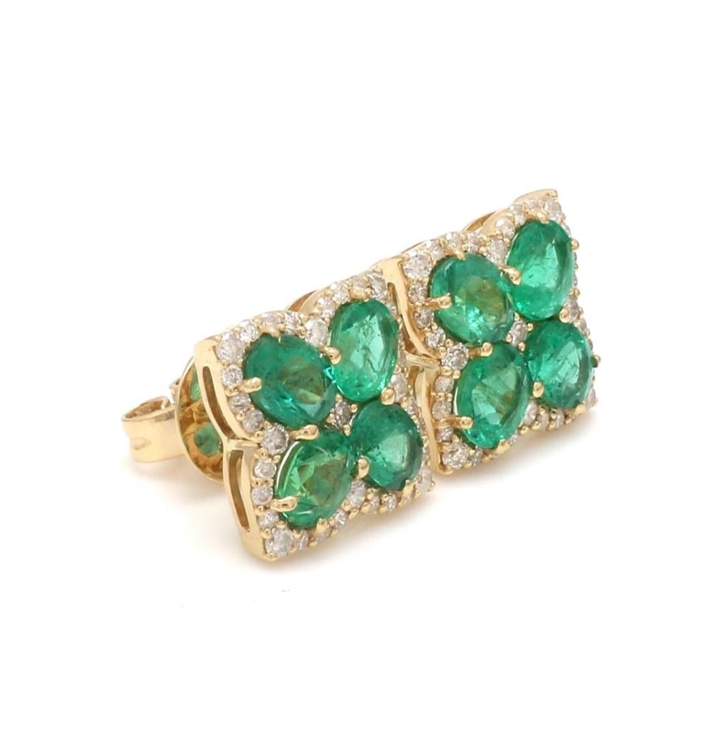 Stone : Emerald 

Type : Natural

Shape : Oval  

Size : 5X3 MM

Weight : 3.29 Carats

Diamond size : 0.90 MM
Follow us on Insta (divinejewellerylounge)


Diamond Weight : 0.17 Carats

Diamond Color : G 

Diamond Clarity : SI

Metal : Gold