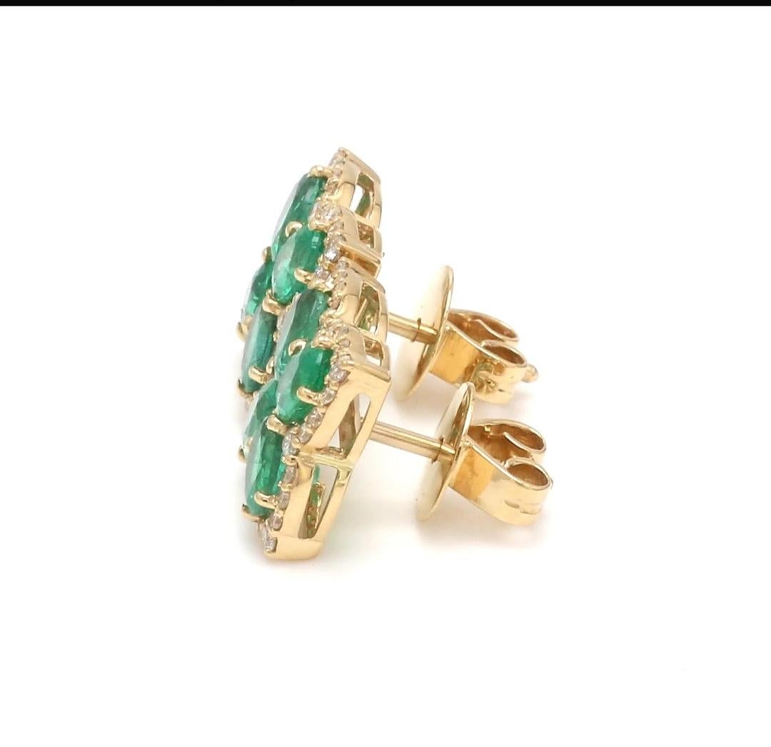 Natural emerald flower tops with diamond in 18k gold For Sale 1