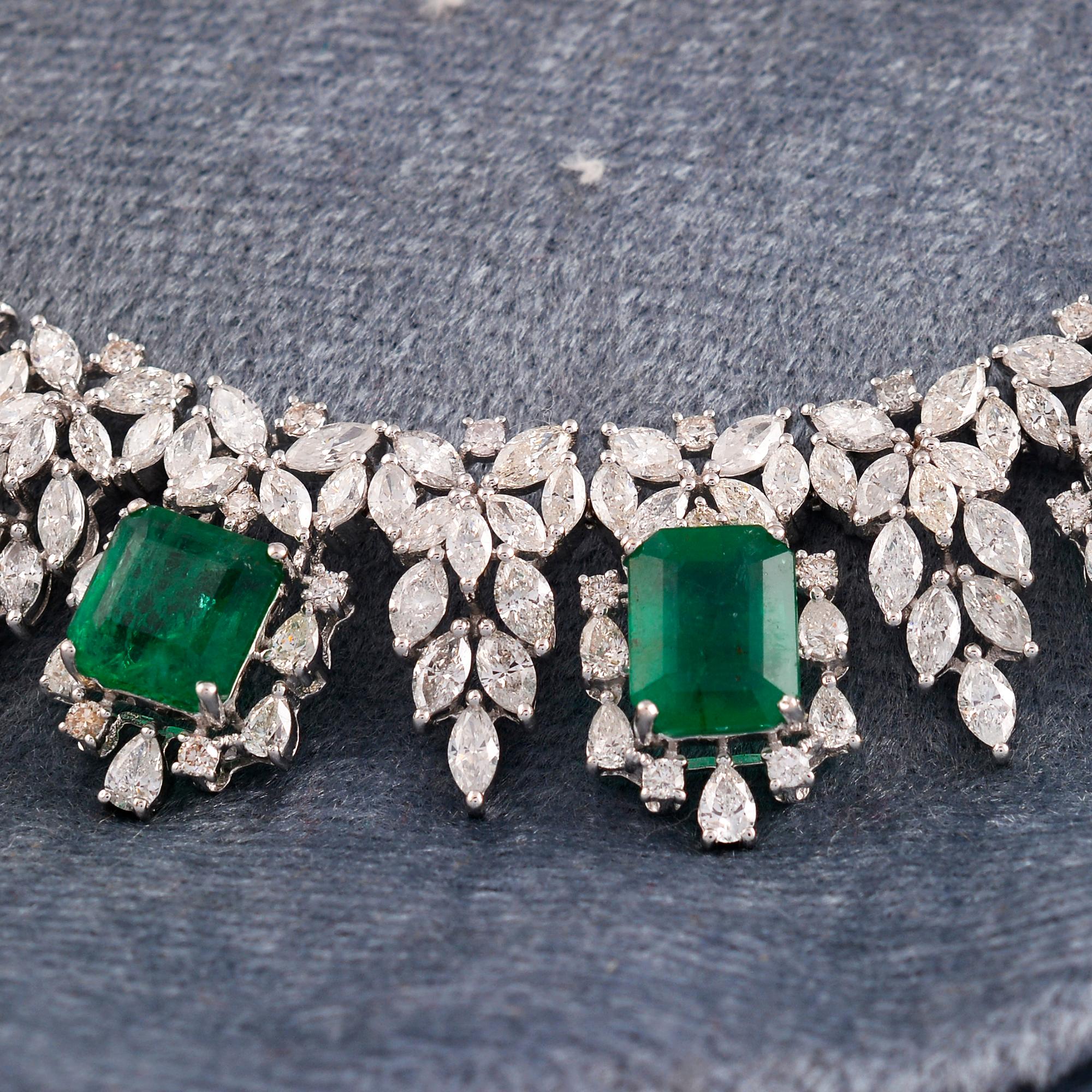 Schmücken Sie sich mit der bezaubernden Schönheit dieser natürlichen Smaragd-Edelstein-Halskette mit Diamanten. Dieses exquisite Schmuckstück aus 14-karätigem Weißgold zeigt einen faszinierenden Smaragdstein, der von schimmernden Diamanten begleitet