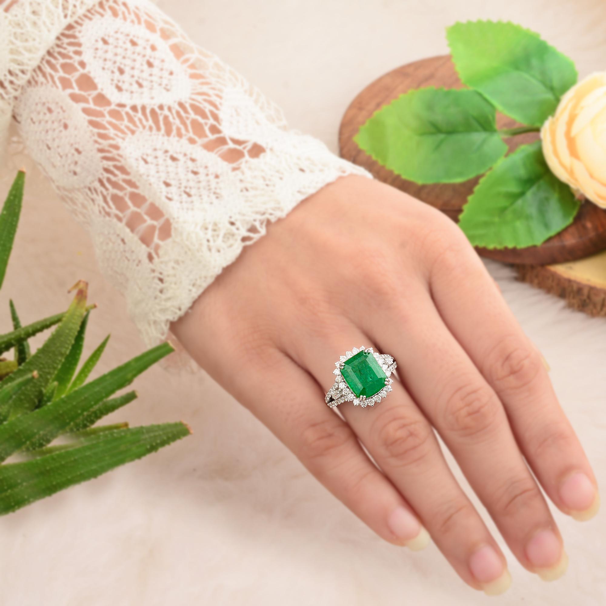 Natural Emerald Gemstone Cocktail Ring Diamond 10 Karat White Gold Fine Jewelry For Sale 1