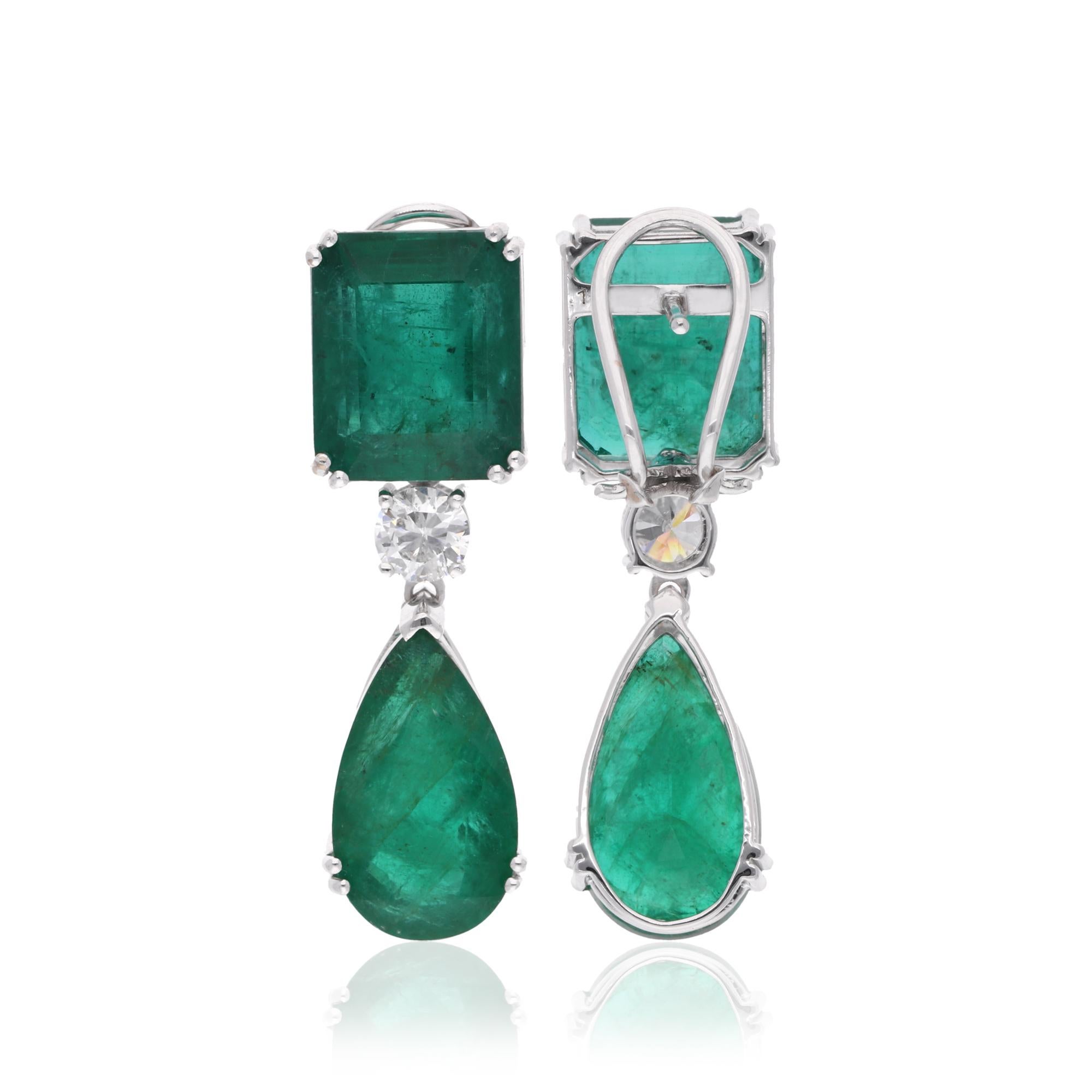 Taille émeraude Nature Emerald Gemstone Dangle Ears Diamond 18 Karat White Gold Jewelry en vente
