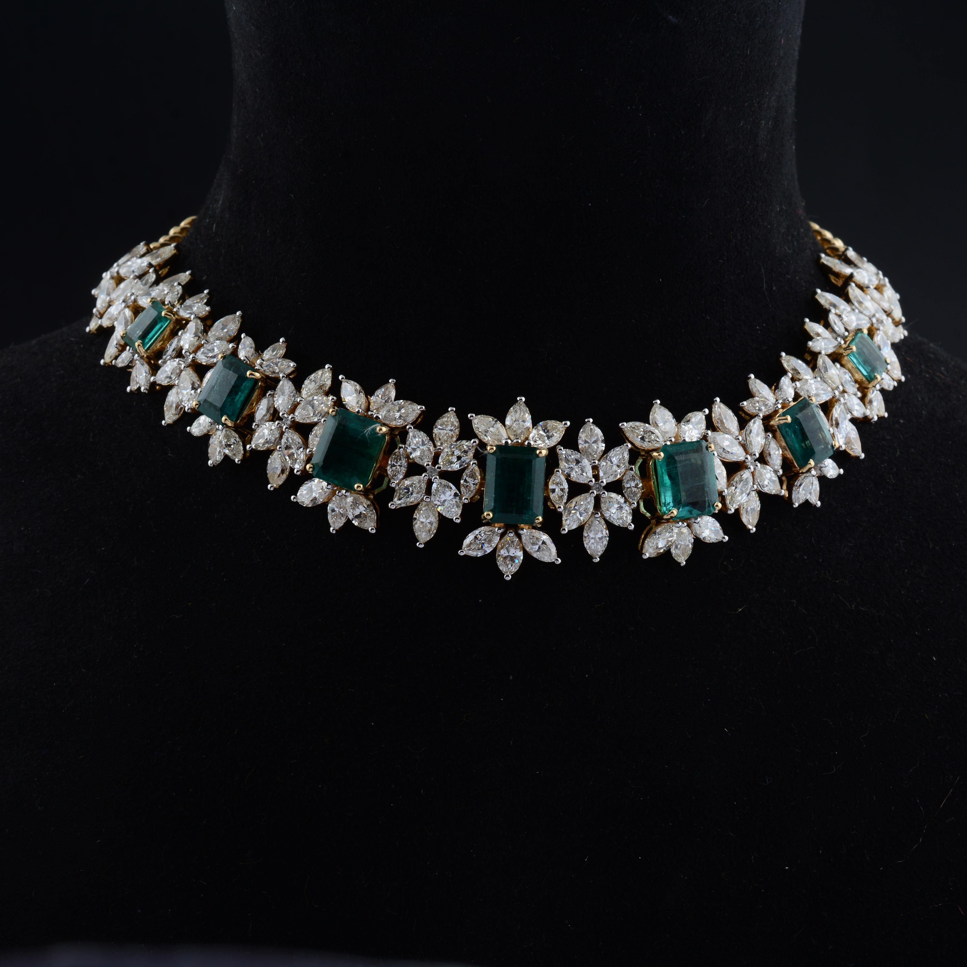 Moderno Collana girocollo con diamante e gemma di smeraldo naturale in oro bianco 14 carati in vendita