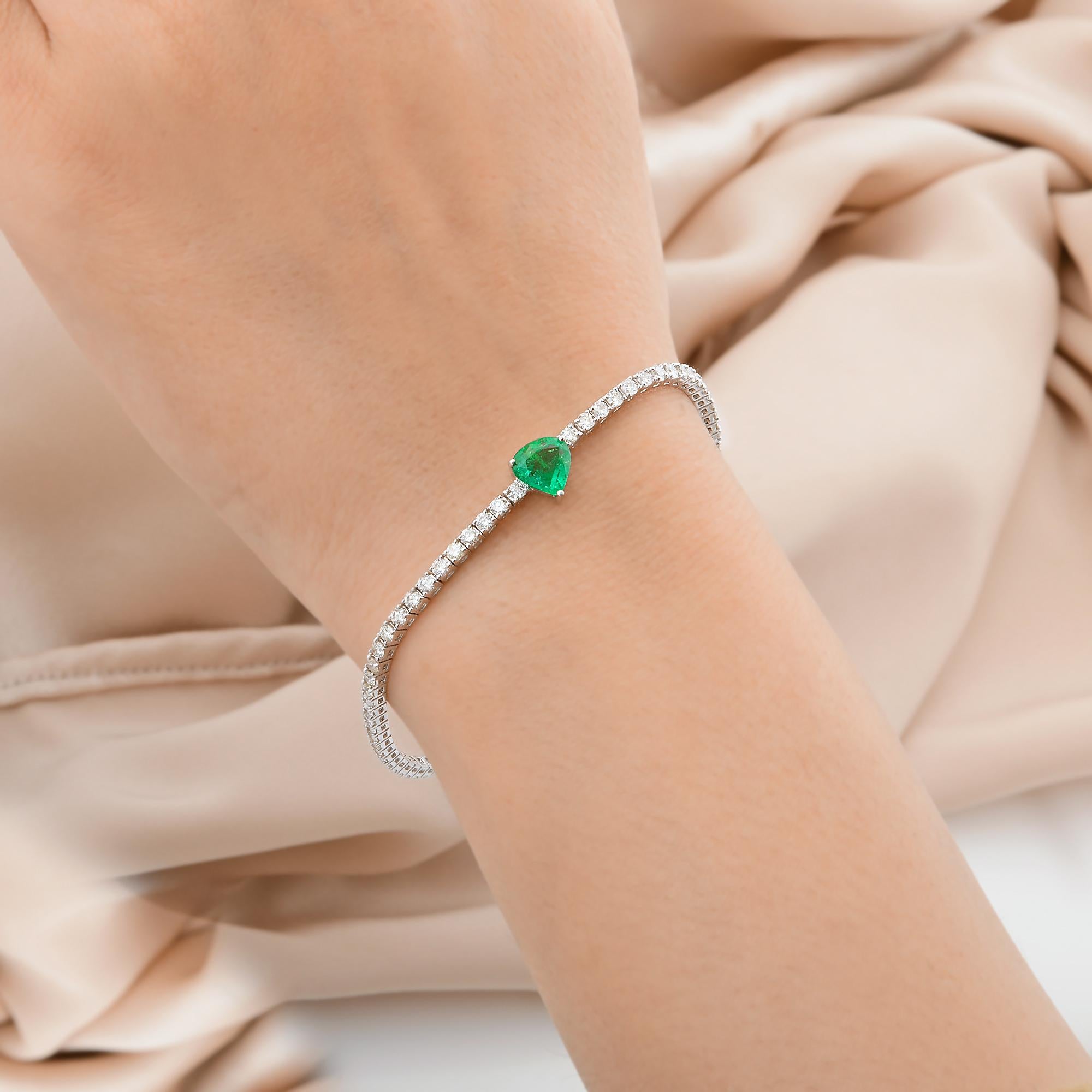 Moderno Natural Emerald Gemstone Diamond Tennis Bracelet 14k White Gold Fine Jewelry in vendita