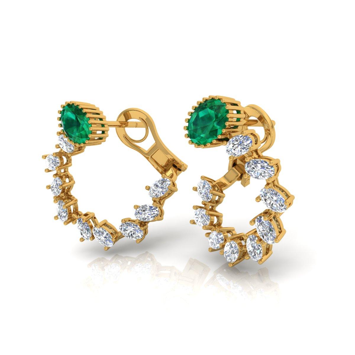 Boucles d'oreilles fines en or jaune 18 carats avec émeraudes naturelles et diamants Neuf - En vente à Diera, Dubai