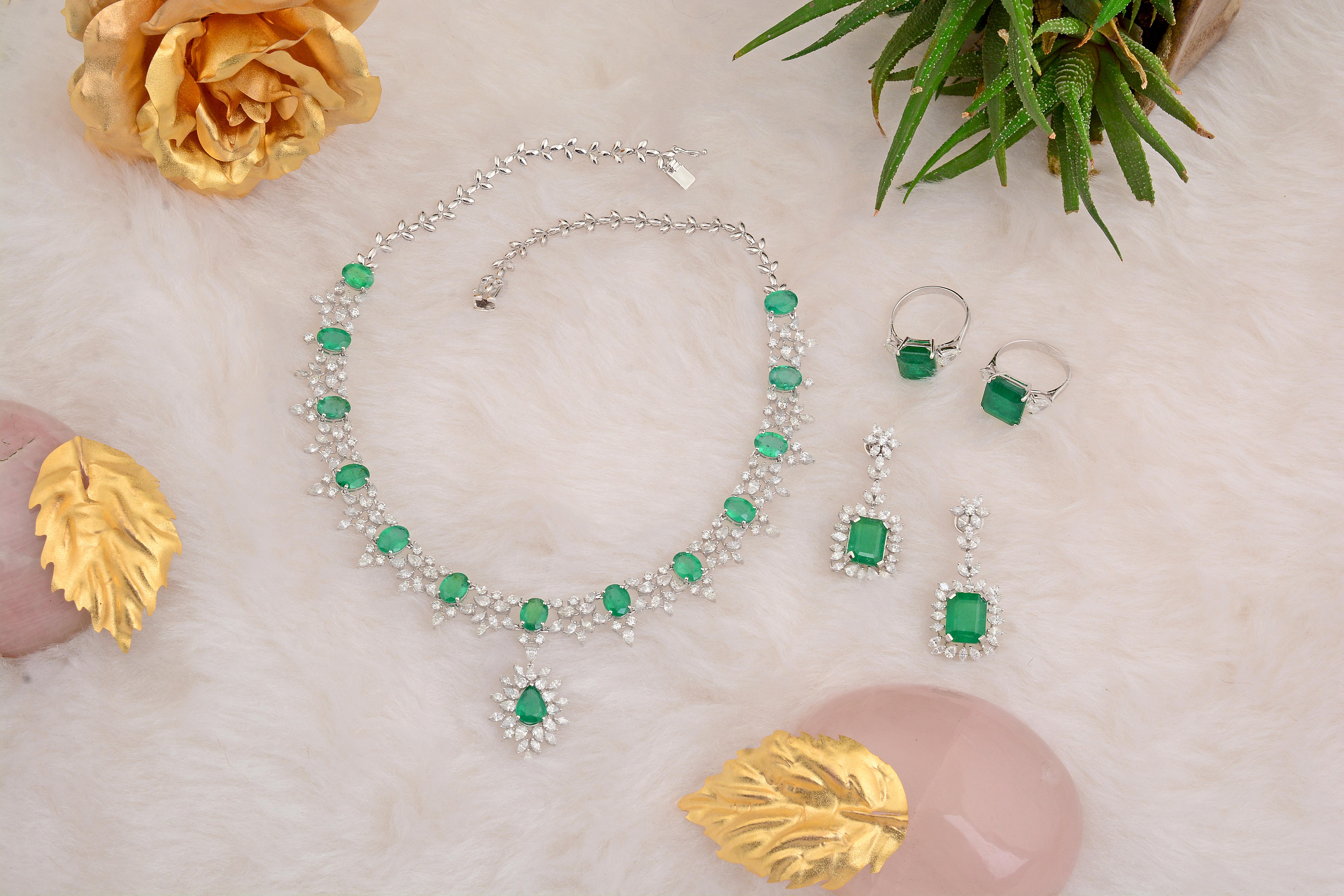 Natural Emerald Gemstone Pendant Necklace Diamond 14k White Gold Fine Jewelry For Sale 4