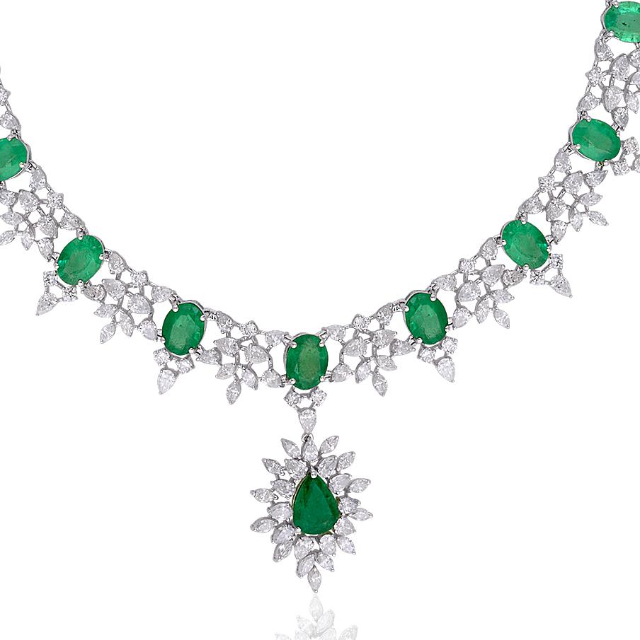 Modern Real 16.48 carat Emerald Gemstone Pendant Necklace 12 Ct. Diamond 18k White Gold For Sale
