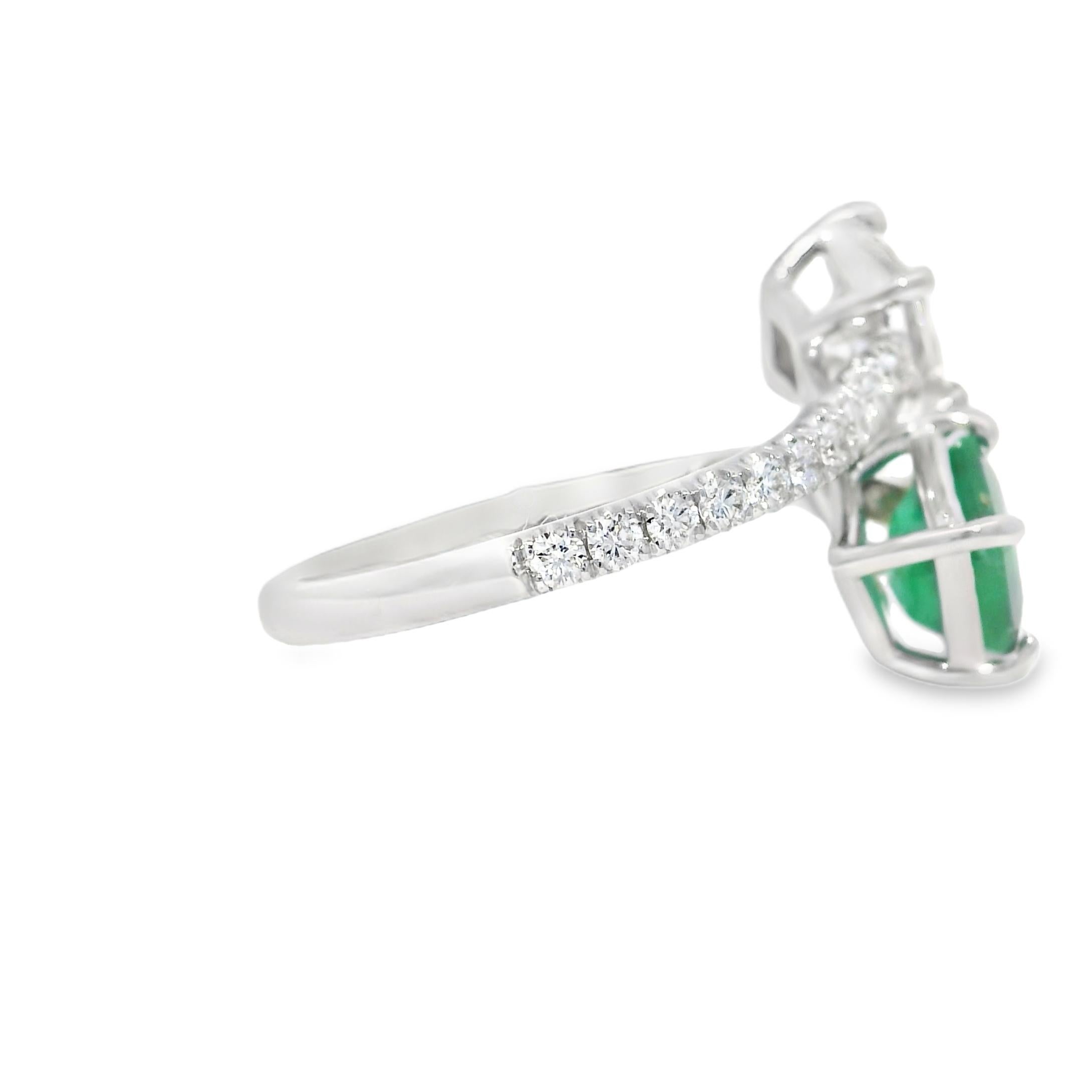 Natürlicher Smaragd Edelstein & Diamant im Princess-Schliff 14-Karat Bypass Ring Vorrätig Damen im Angebot