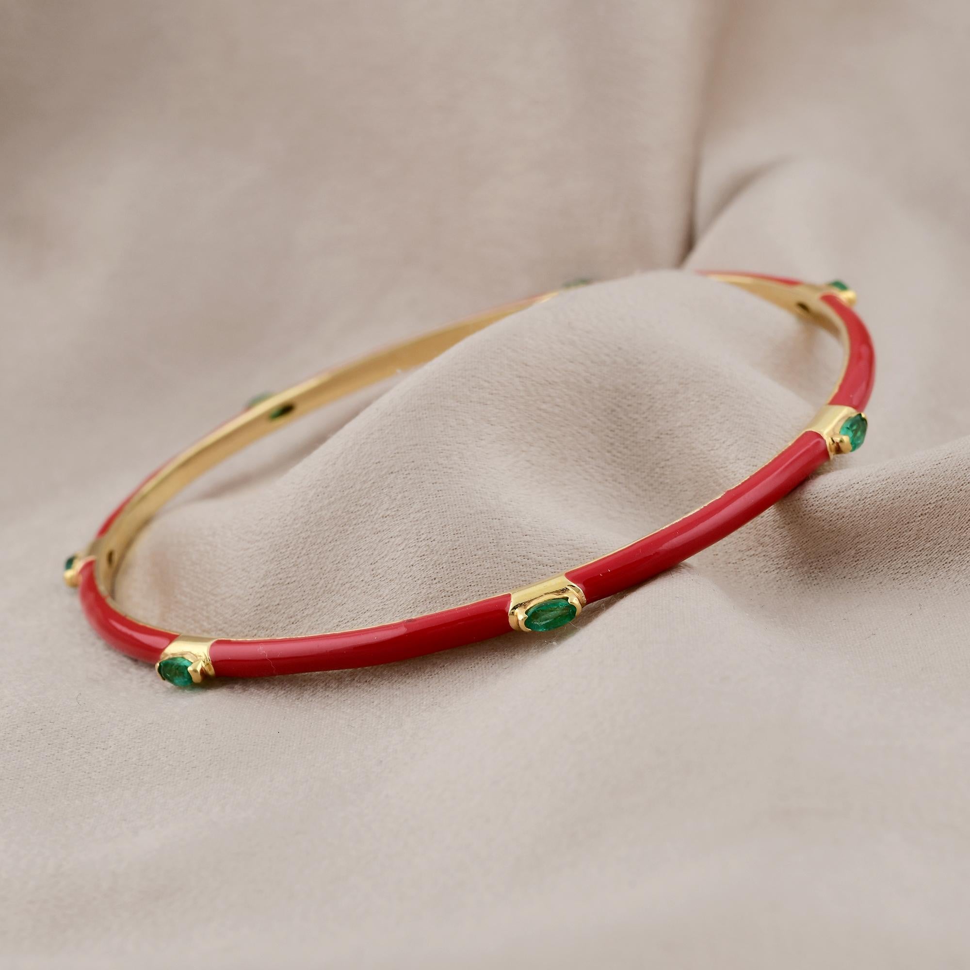 Modern Real Oval Emerald Gemstone Sleek Bangle Bracelet 14 Karat Yellow Gold Jewelry For Sale
