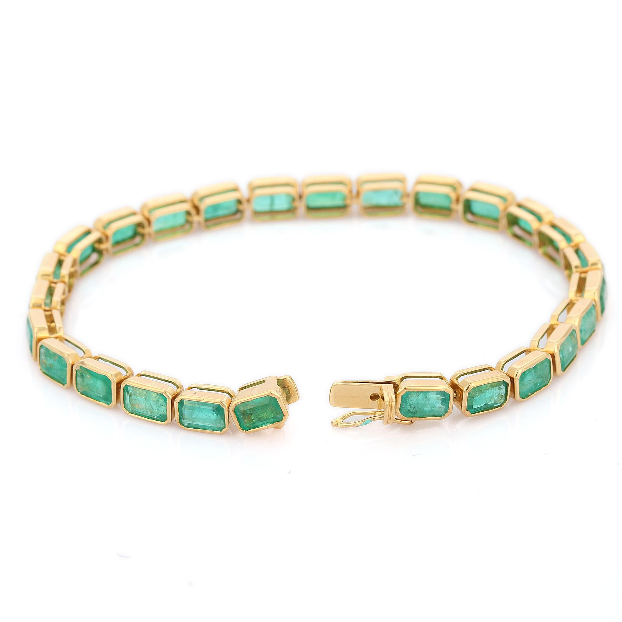 Natural Emerald Gemstone Tennis Bracelet in 18 Karat Solid Yellow Gold  In New Condition For Sale In Houston, TX