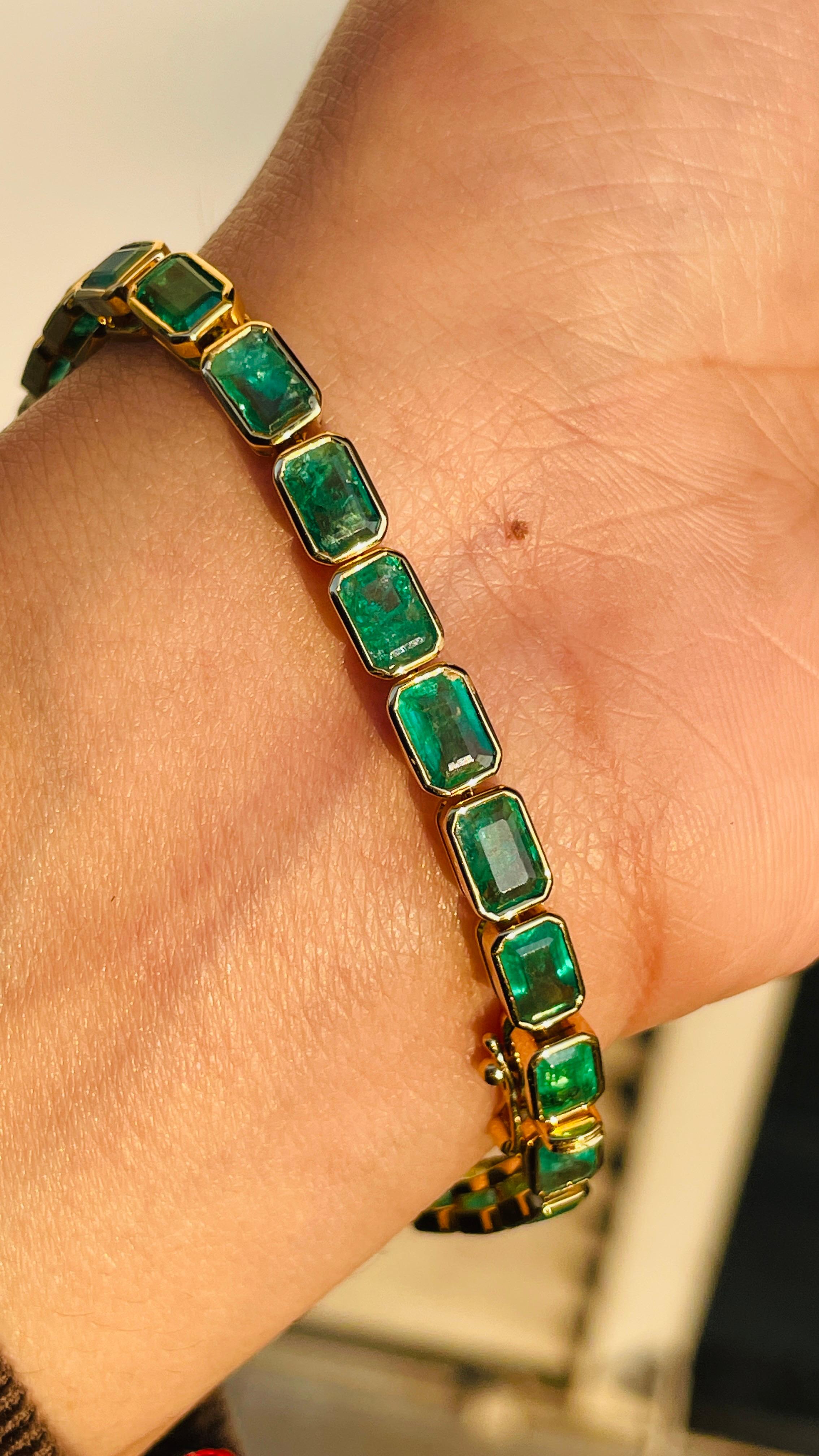 Women's Natural Emerald Gemstone Tennis Bracelet in 18 Karat Solid Yellow Gold  For Sale