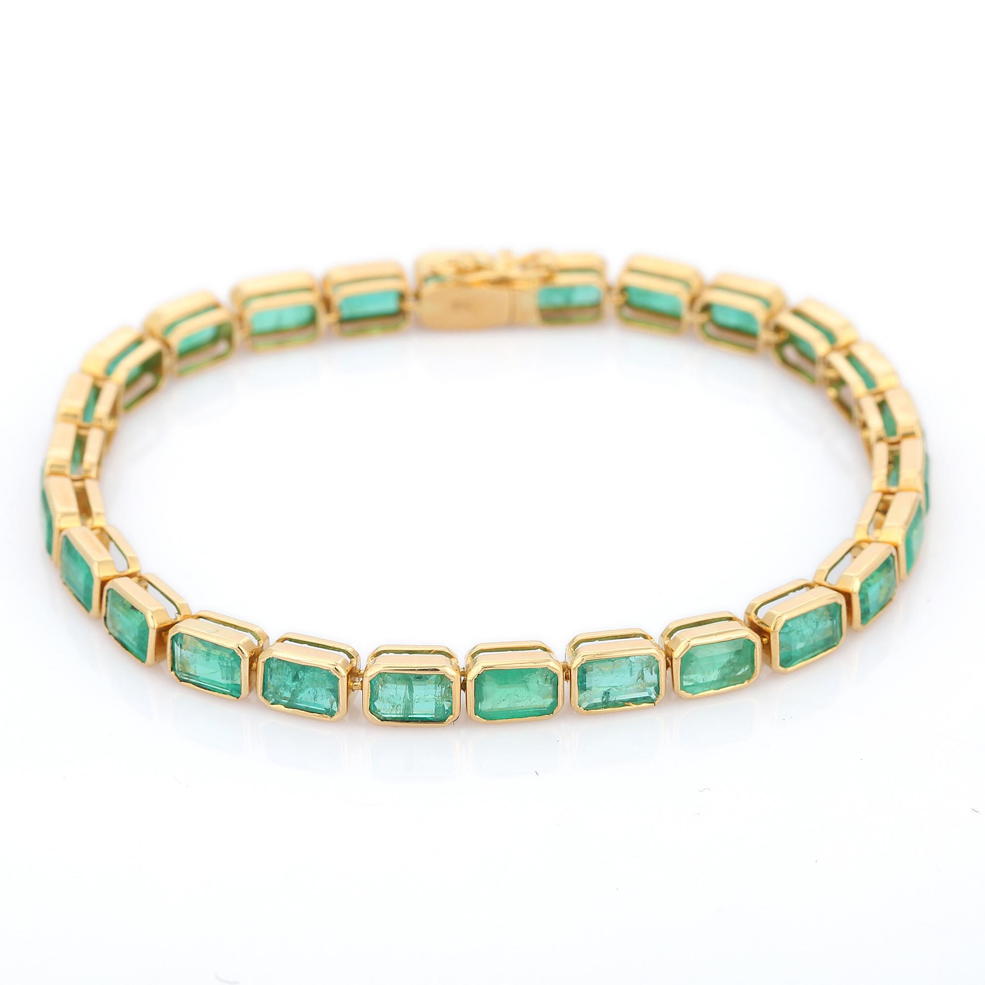 Natural Emerald Gemstone Tennis Bracelet in 18 Karat Solid Yellow Gold  For Sale 1