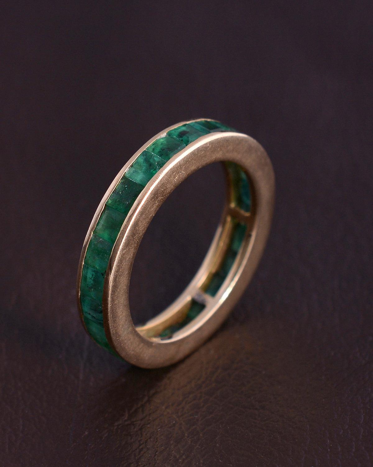 Natural Emerald Gold Ring in 18K In New Condition For Sale In jaipur, IN