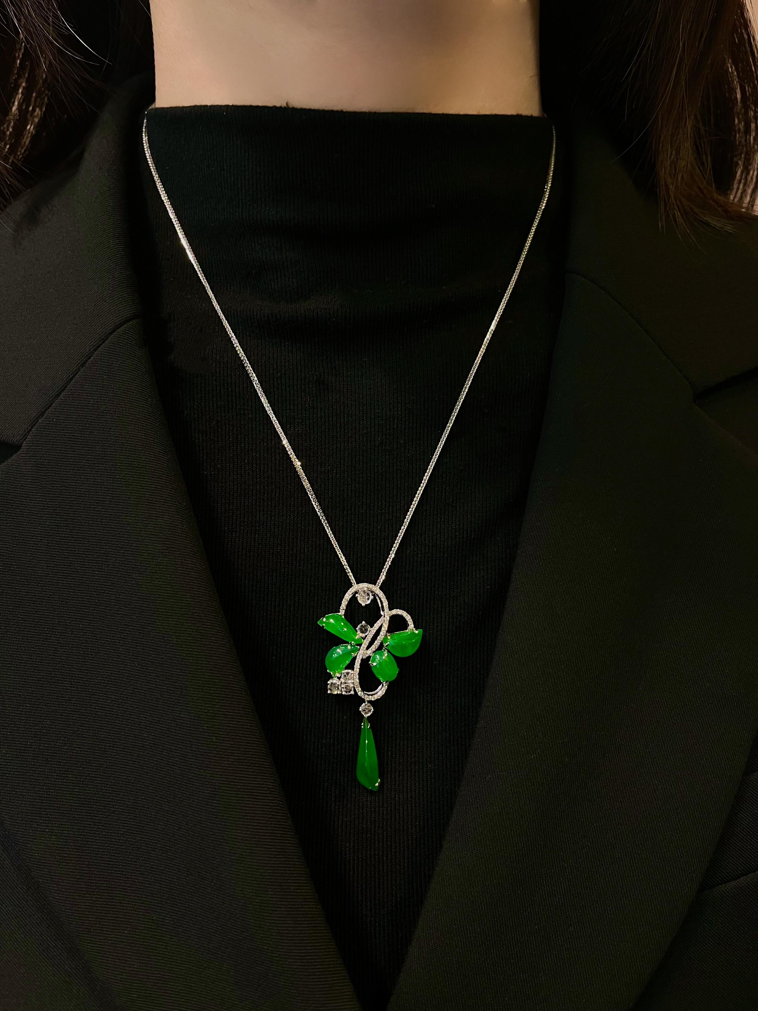 da uomo o donna Ciondolo in giadeite naturale verde smeraldo e diamanti in oro 18 carati con collana in vendita