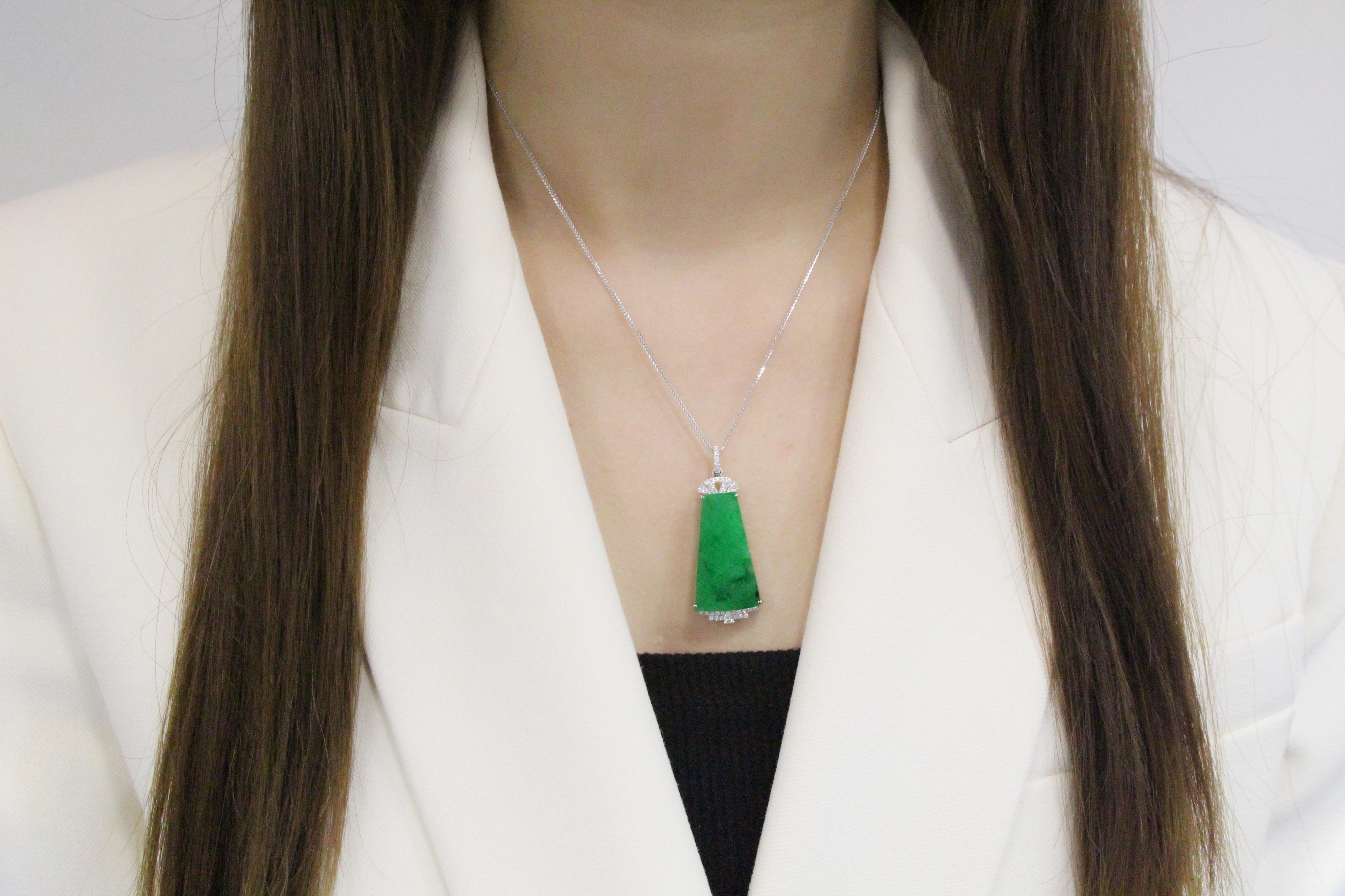 Natural Bright Green Jadeite and Diamond Pendant in 18K Gold with Necklace For Sale 1