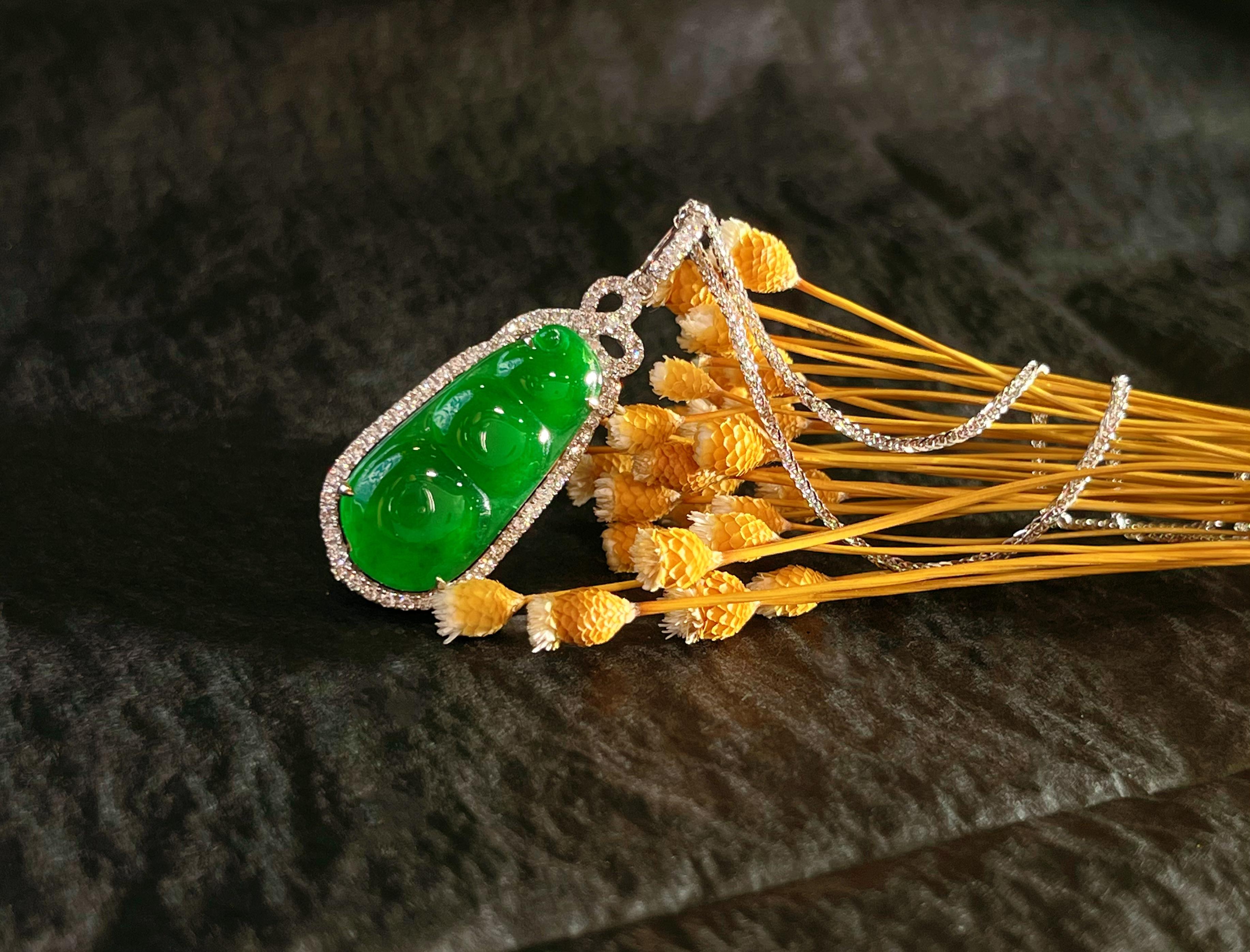 Taille brillant Pendentif émeraude verte et diamants en or 18 carats en vente