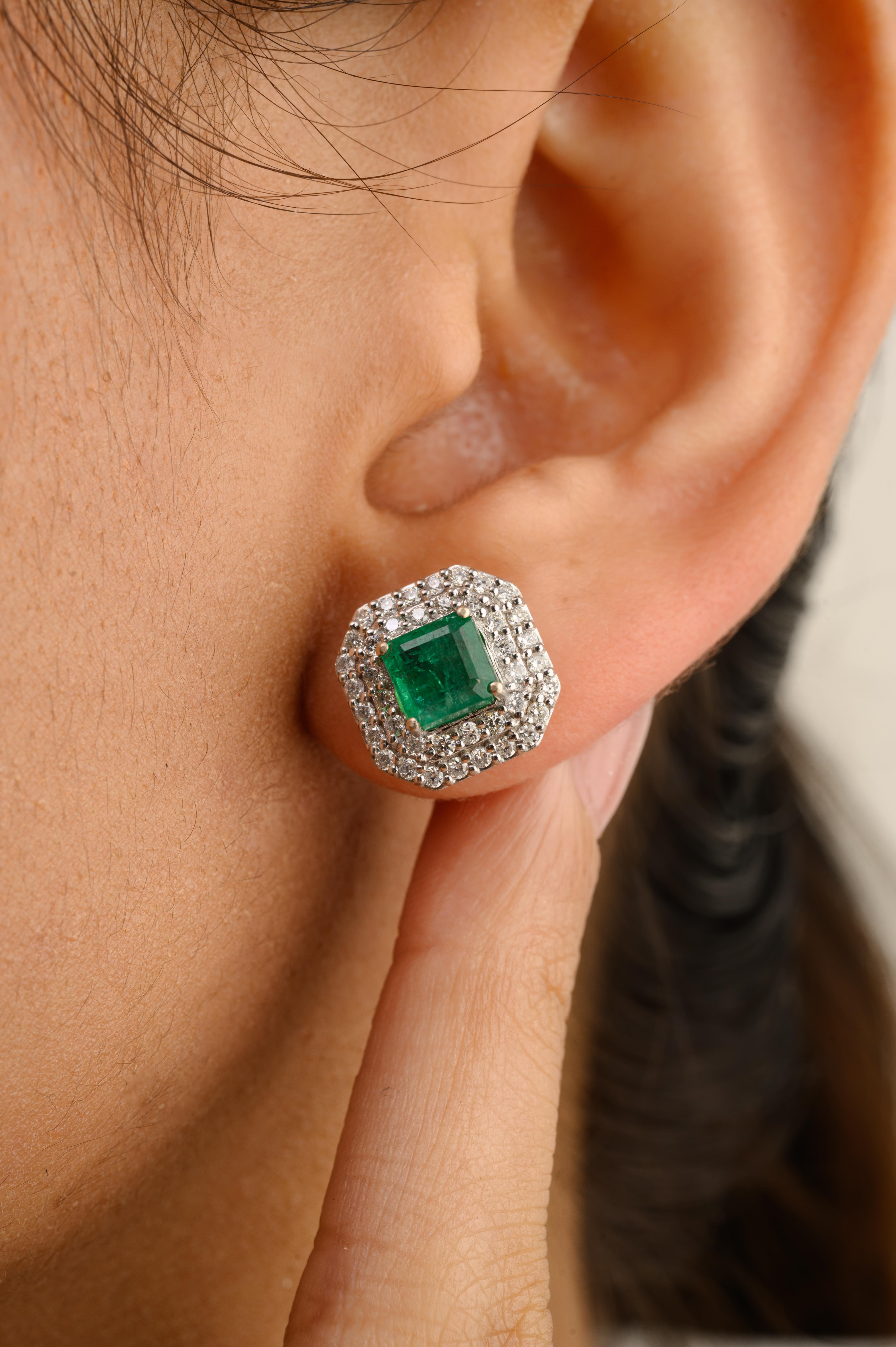 Donna Orecchini a perno con diamante a forma di smeraldo naturale per donna in oro bianco massiccio 14k in vendita