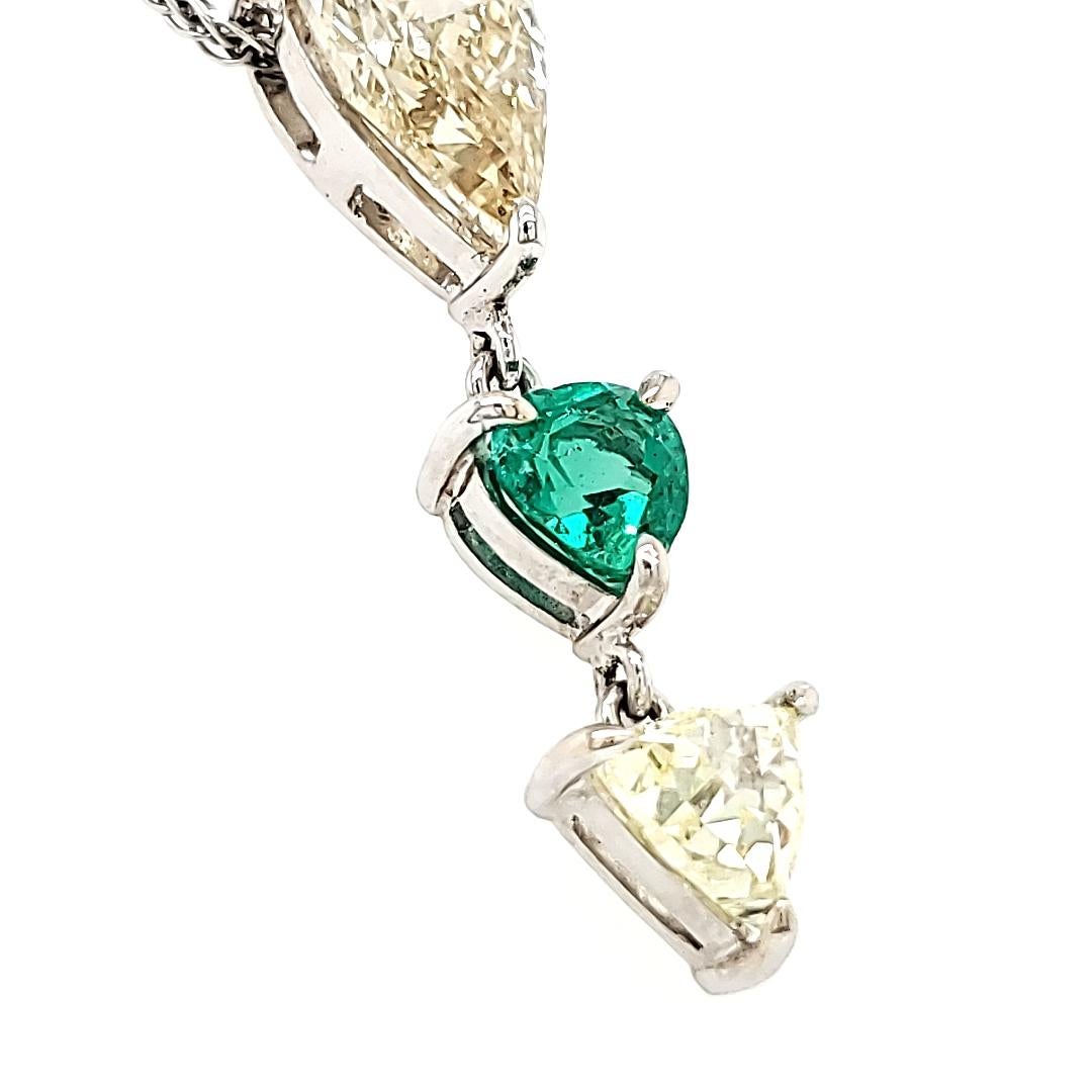 Taglio smeraldo Natural Emerald Heart and Diamond Drop Necklace with 18k White Gold Chain in vendita