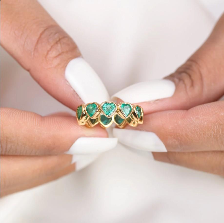 Natürlicher Smaragd-Ring mit Herzschliff aus 18 Karat Gold im Zustand „Neu“ im Angebot in jaipur, IN
