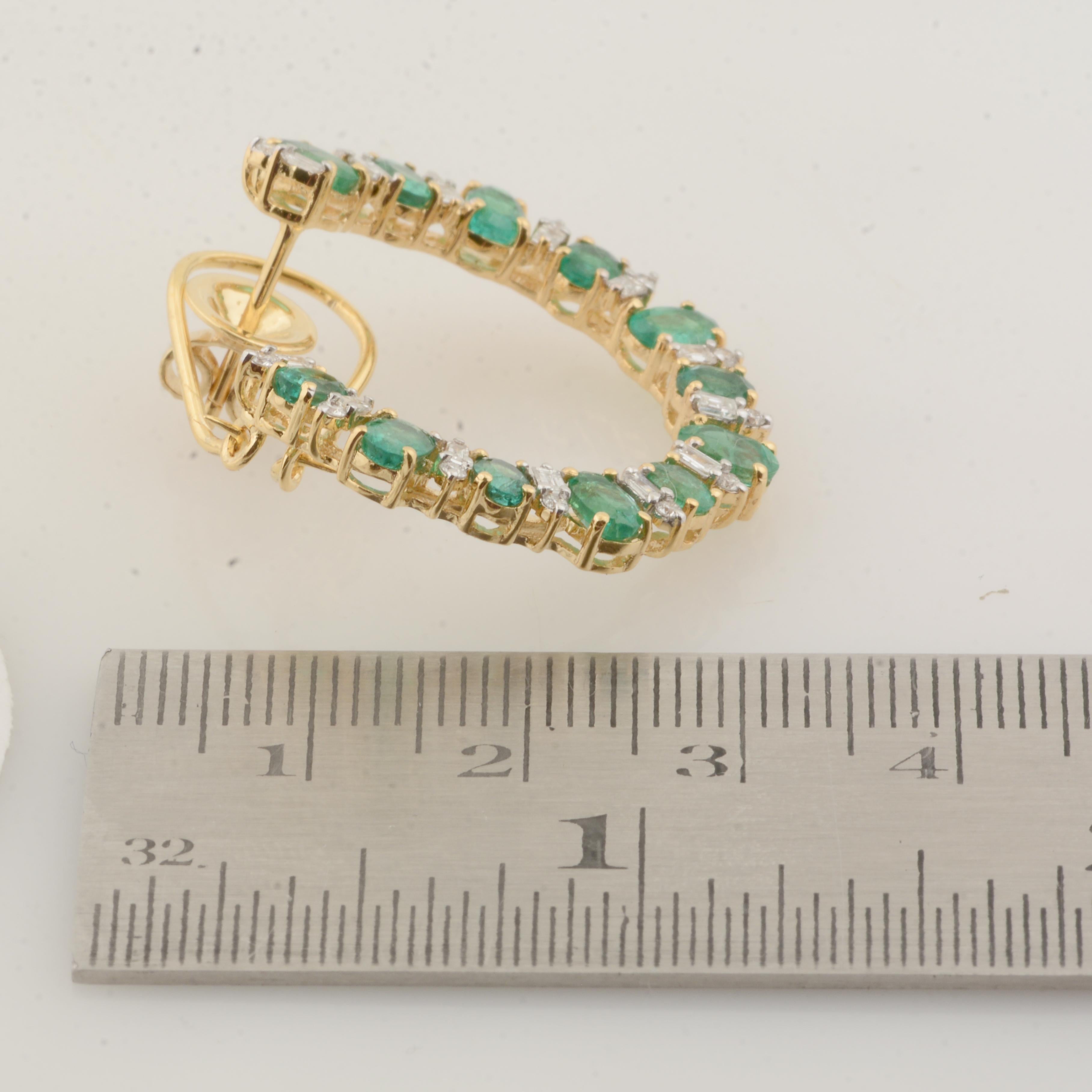 Natural Emerald Hoop Earrings SI Clarity HI Color Diamond Pave 18k Yellow Gold In New Condition For Sale In Diera, Dubai