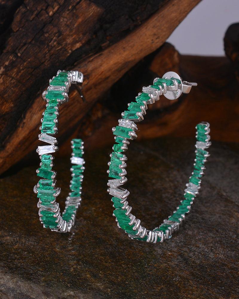 Contemporary Natural Emerald Hoop Gold Earrings in 18K For Sale