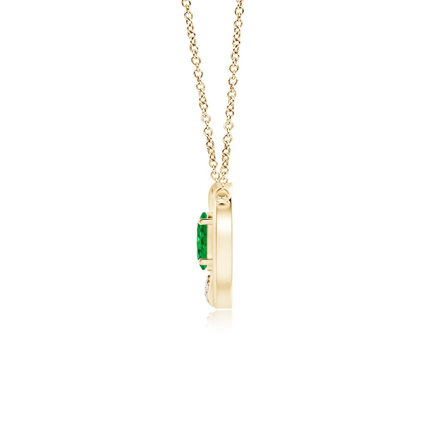 Featuring interlocking circles, this emerald pendant necklace makes a lasting impression. At the centre of the design, sits an oval prong-set emerald that enthrals with its lively vigor. One of the two circles in this intertwined circle necklace is